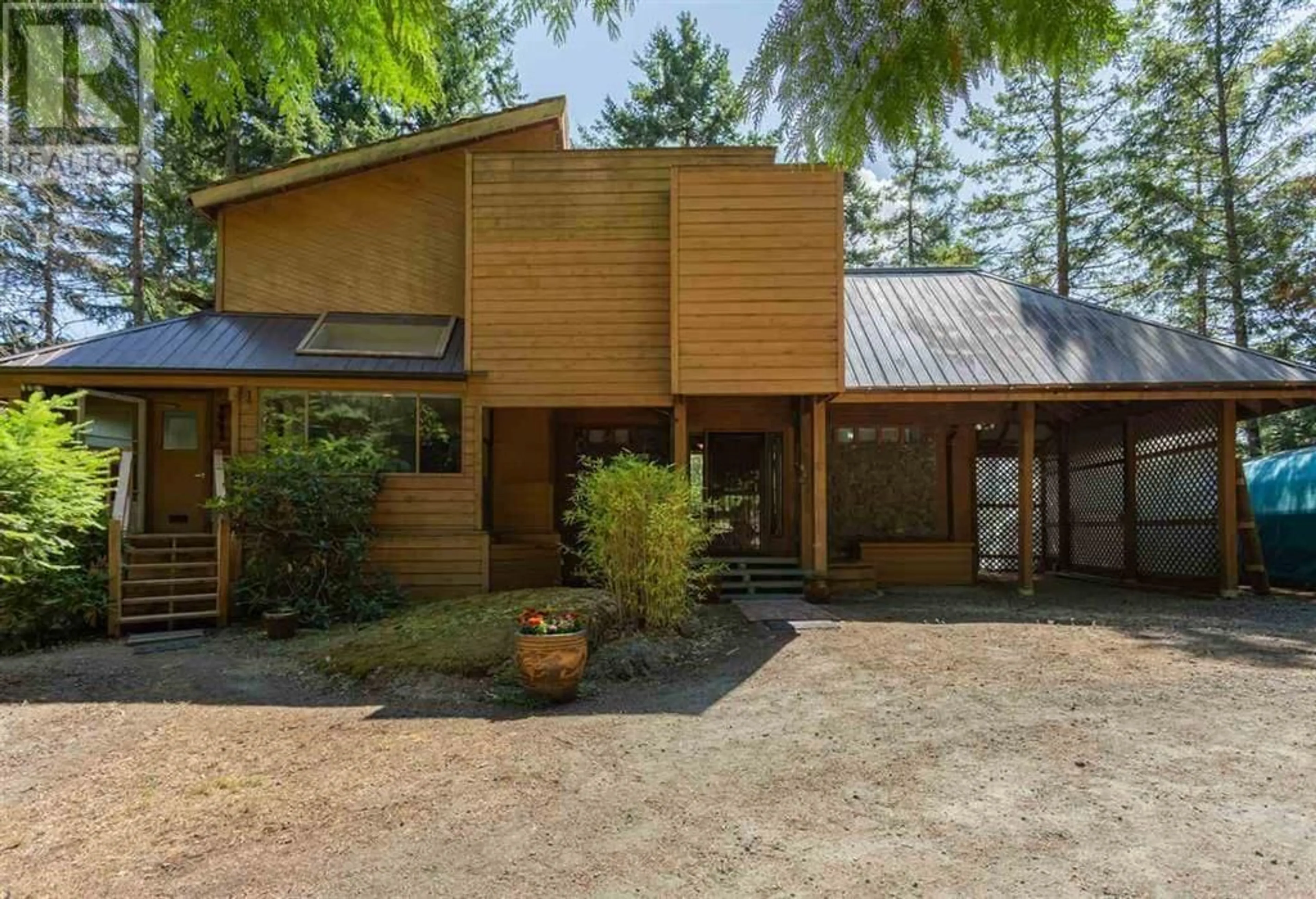 Indoor entryway for 442 MARINERS WAY, Mayne Island British Columbia V0N2J2