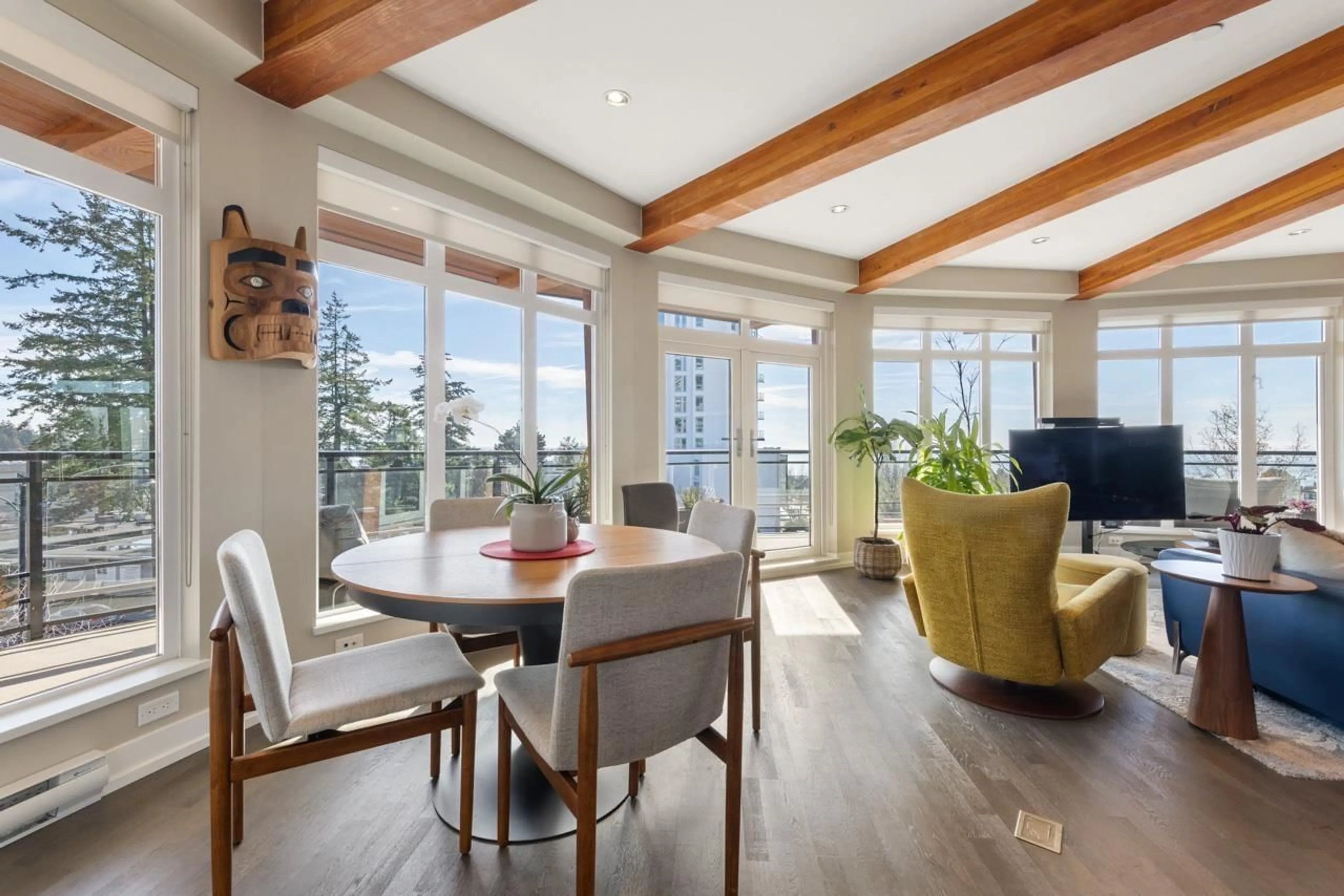 Dining room, wood/laminate floor for 306 - 1420 JOHNSTON, White Rock British Columbia V4B3Z5