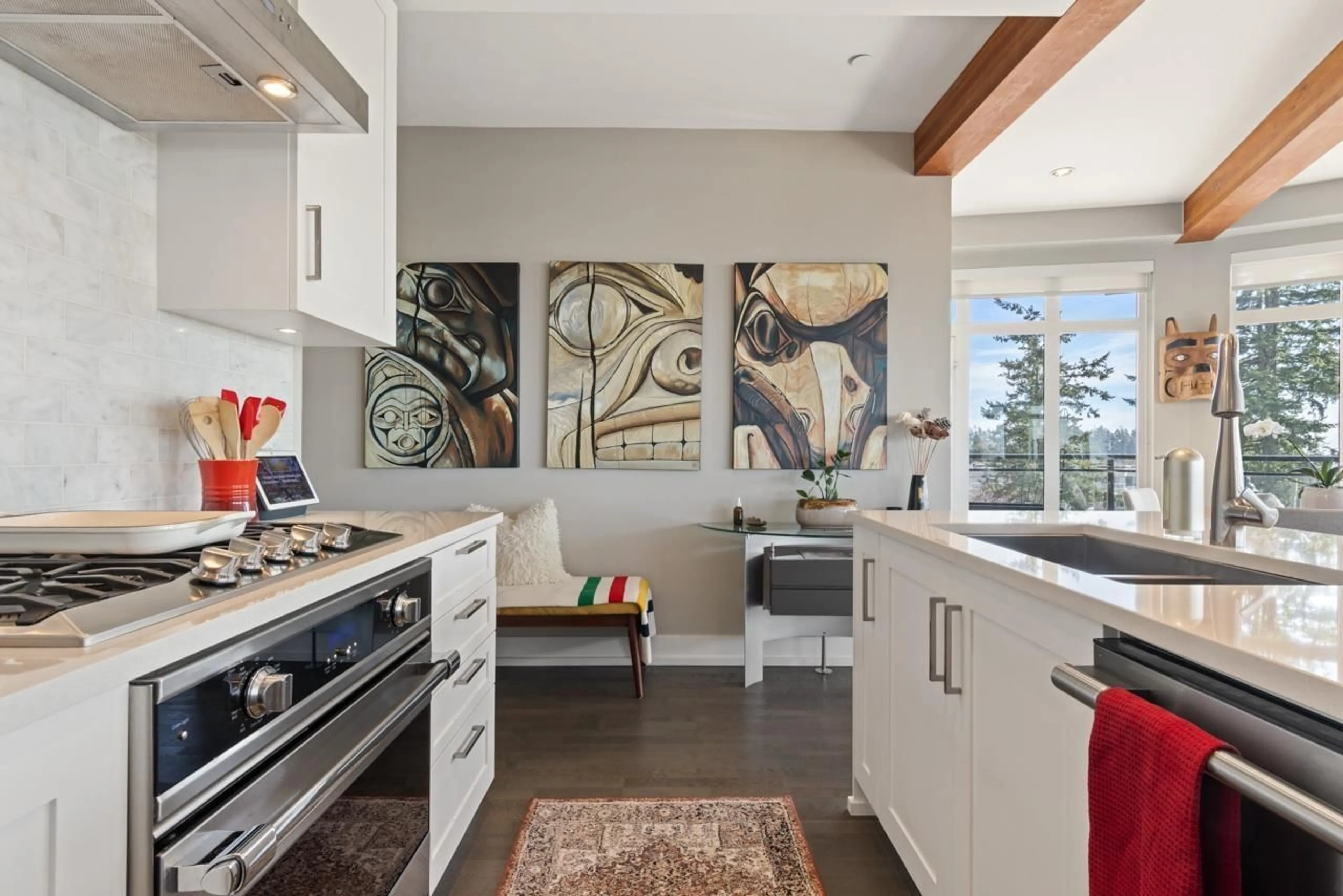 Contemporary kitchen, ceramic/tile floor for 306 - 1420 JOHNSTON, White Rock British Columbia V4B3Z5