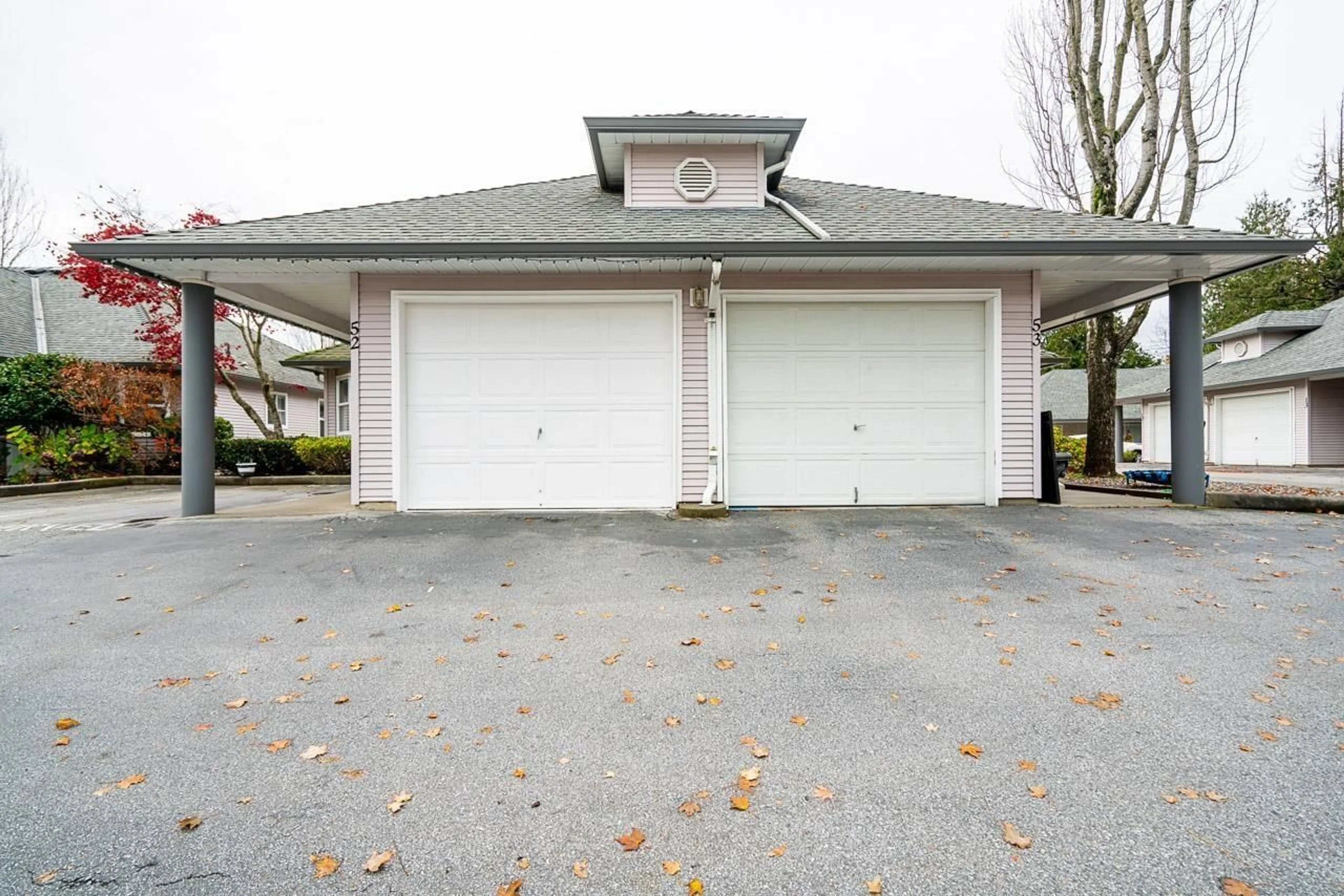 Indoor garage for 52 - 9088 HOLT, Surrey British Columbia V3V4H3