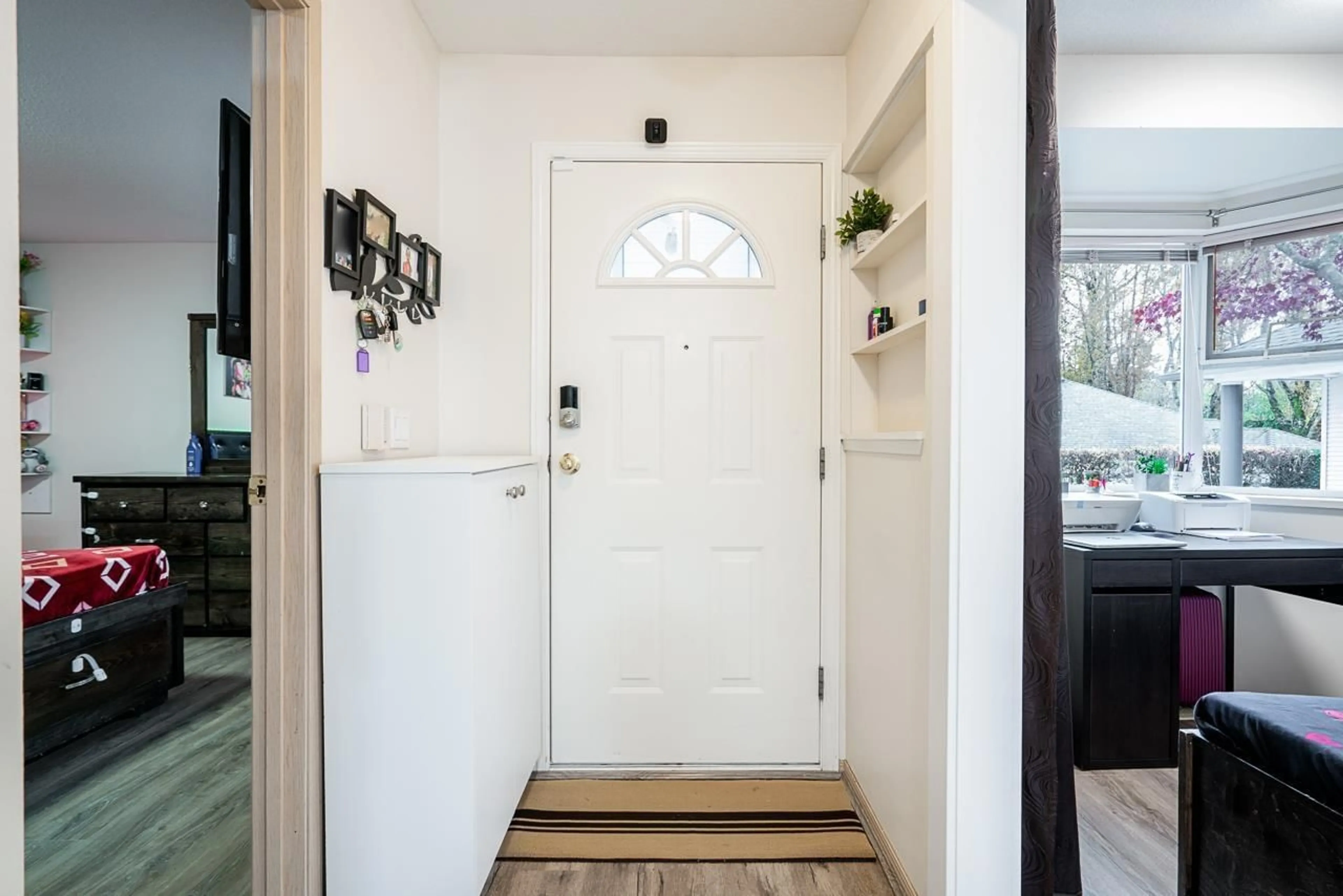 Indoor entryway for 52 - 9088 HOLT, Surrey British Columbia V3V4H3