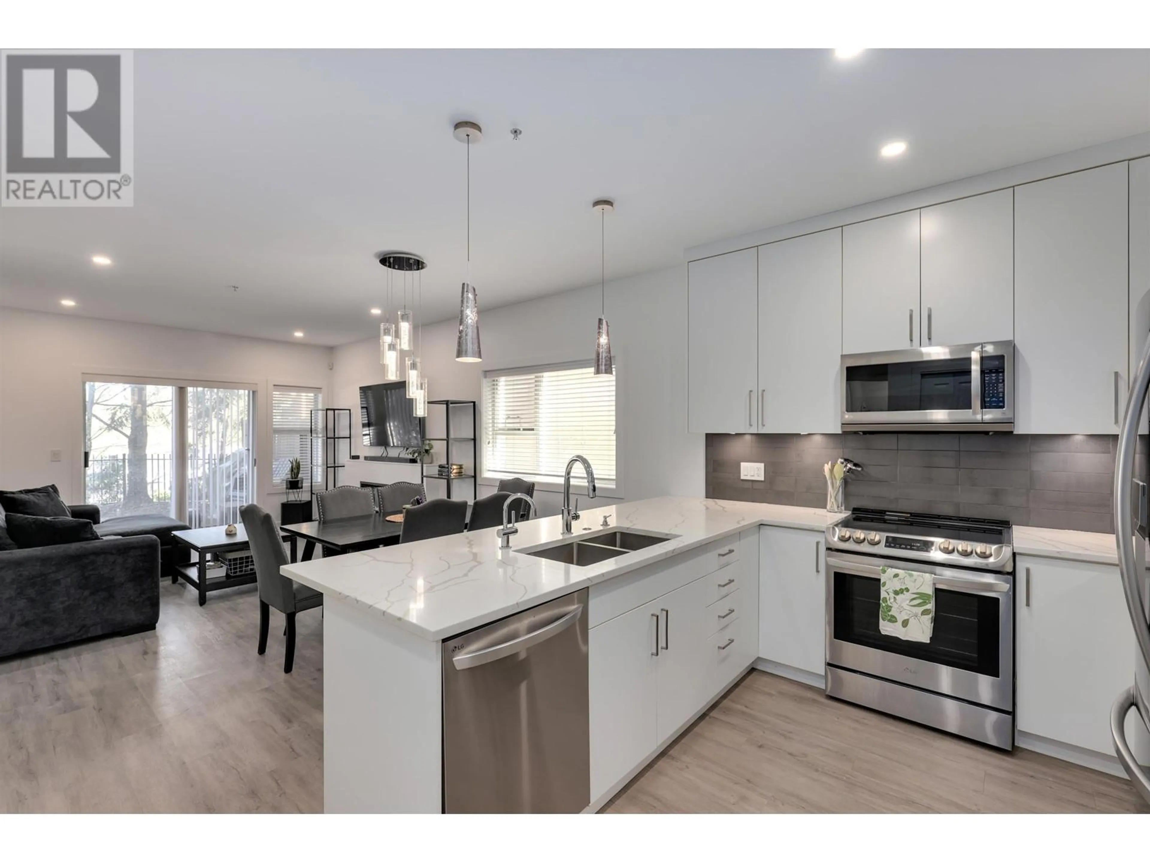 Open concept kitchen, ceramic/tile floor for 41 730 FARROW STREET, Coquitlam British Columbia V3J7Y7