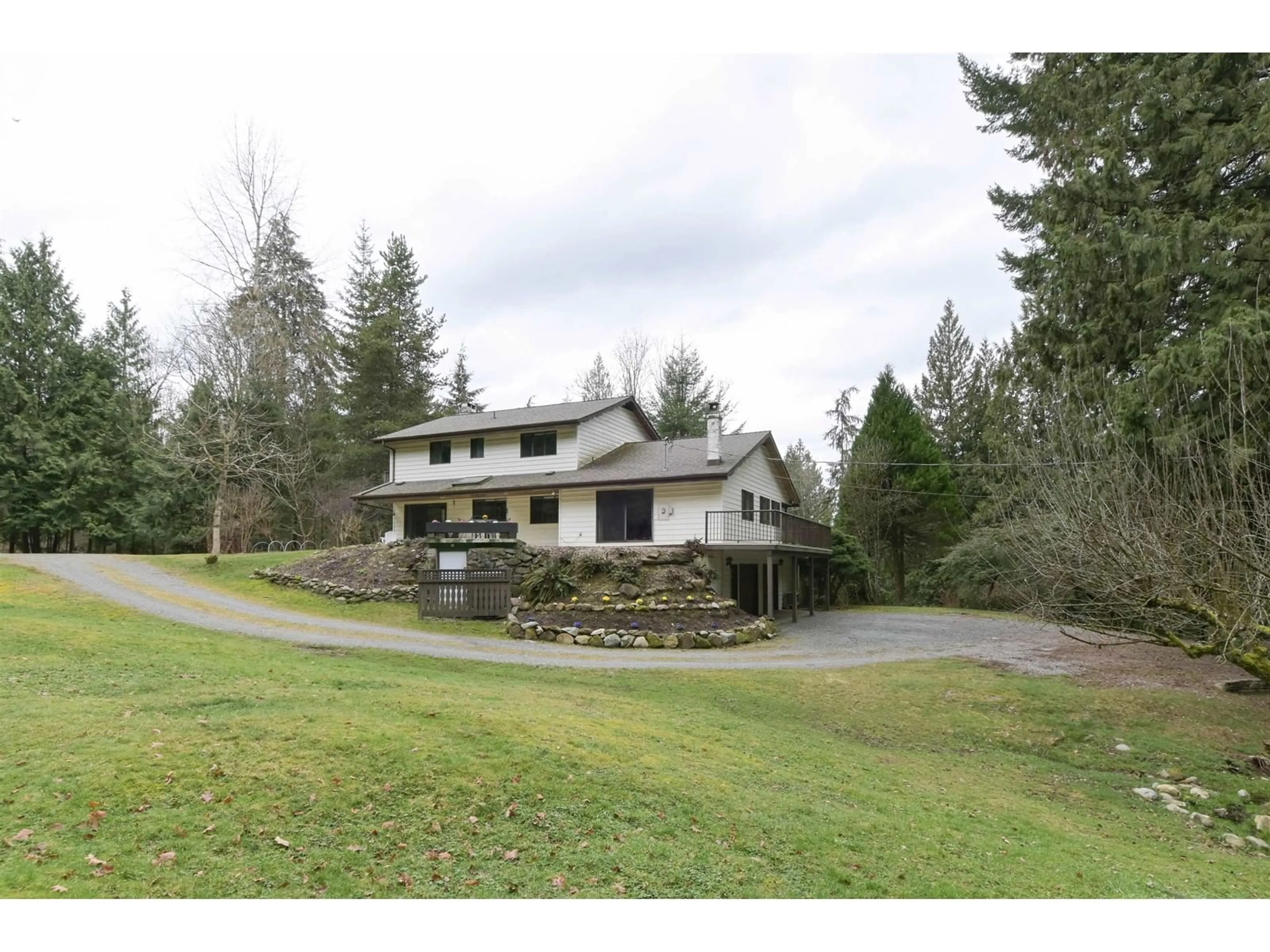 A pic from outside/outdoor area/front of a property/back of a property/a pic from drone, mountain view for 30856 FORSELL, Mission British Columbia V4S1G9