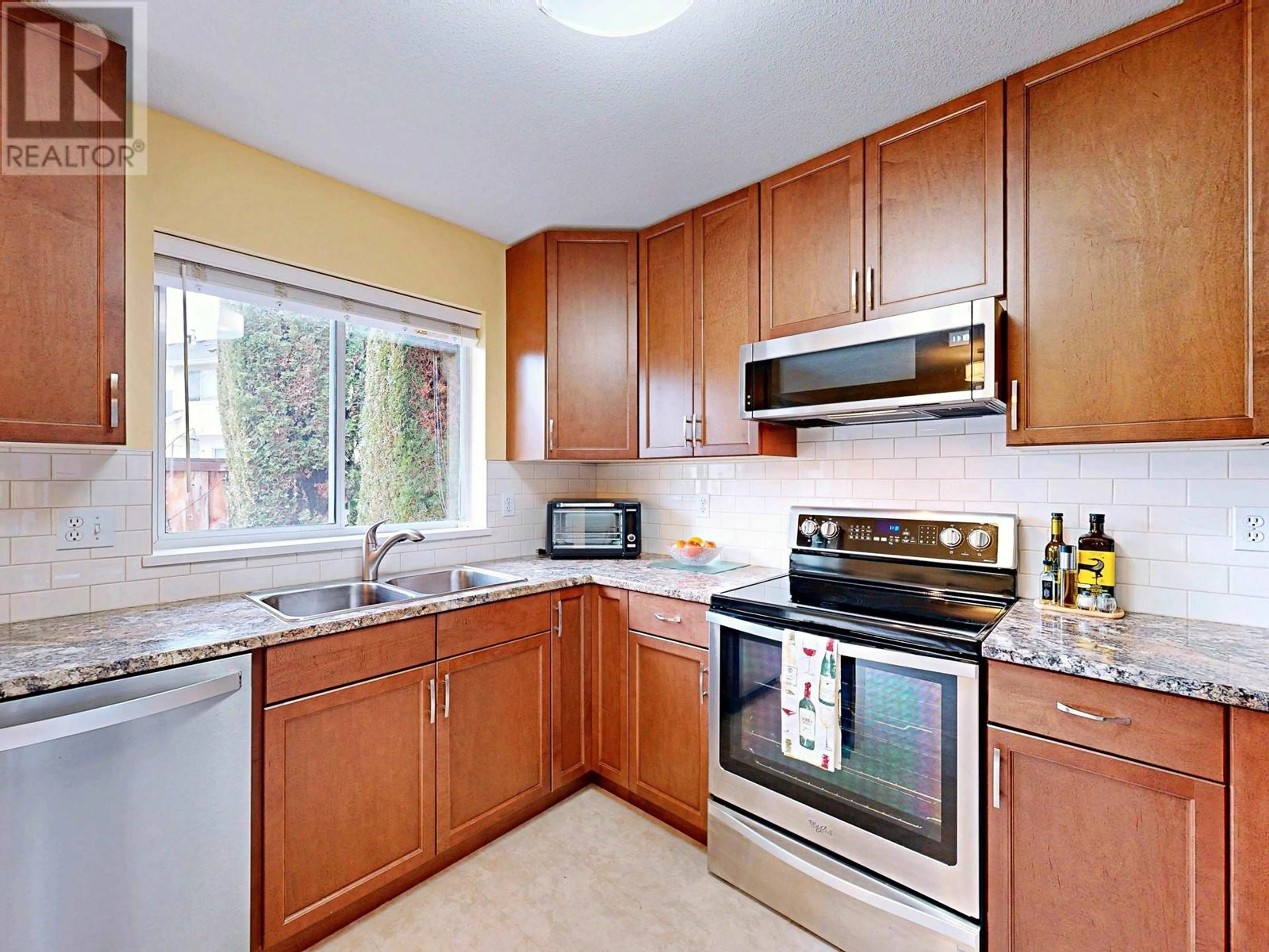 Standard kitchen, ceramic/tile floor for 70 11588 232ND STREET, Maple Ridge British Columbia V2X0J6