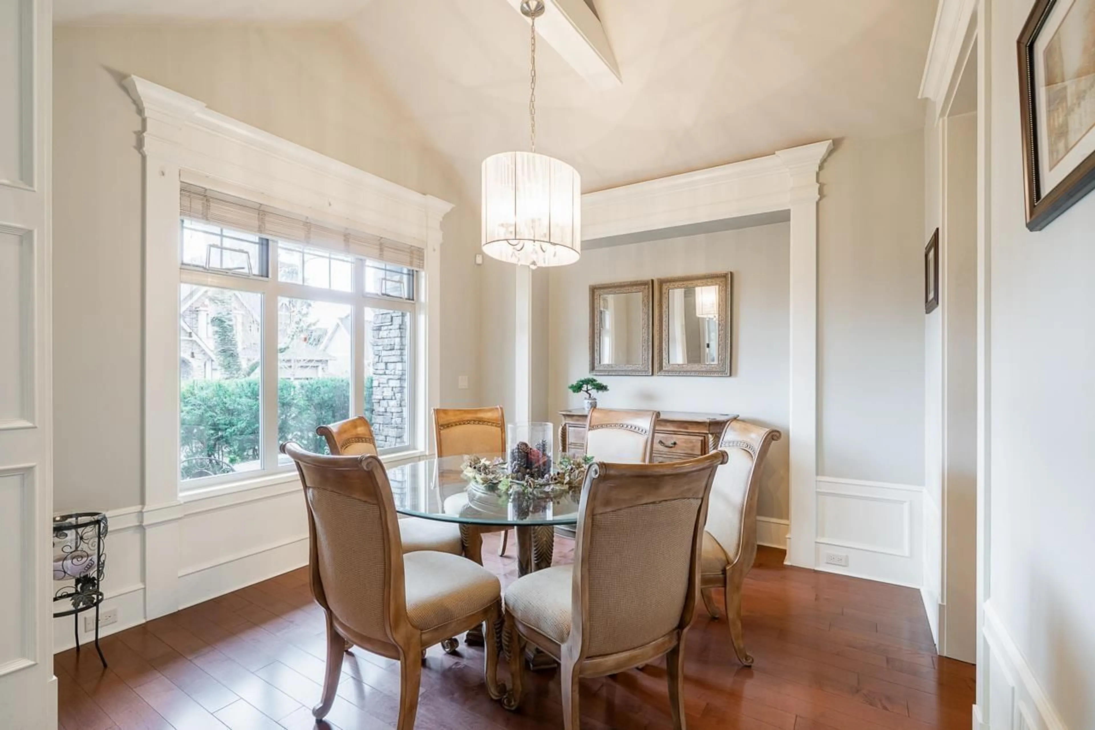 Dining room, wood/laminate floor for 16108 27A AVENUE, Surrey British Columbia V3Z0T6