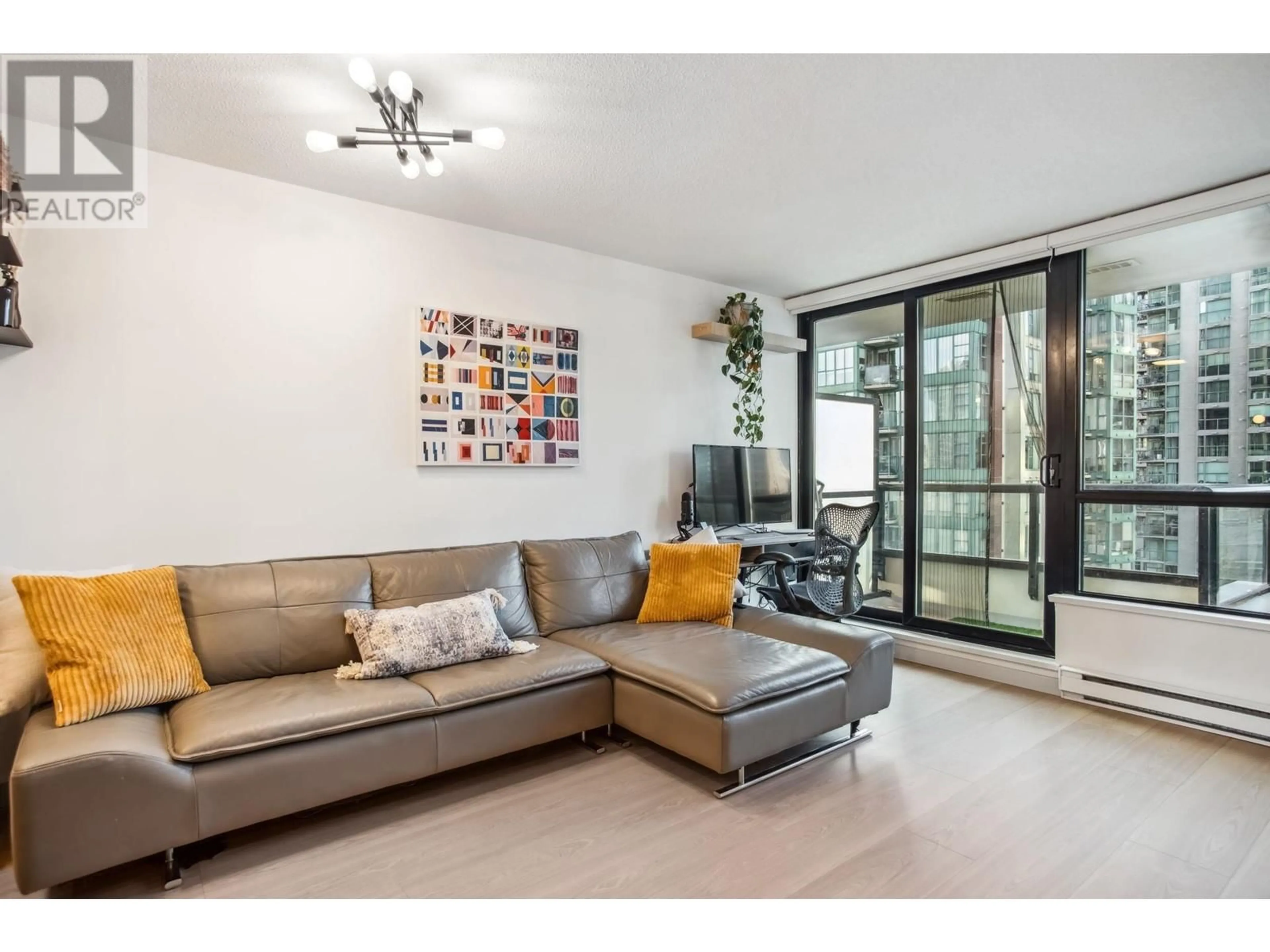 Living room with furniture, unknown for 903 - 928 HOMER STREET, Vancouver British Columbia V6B1T7