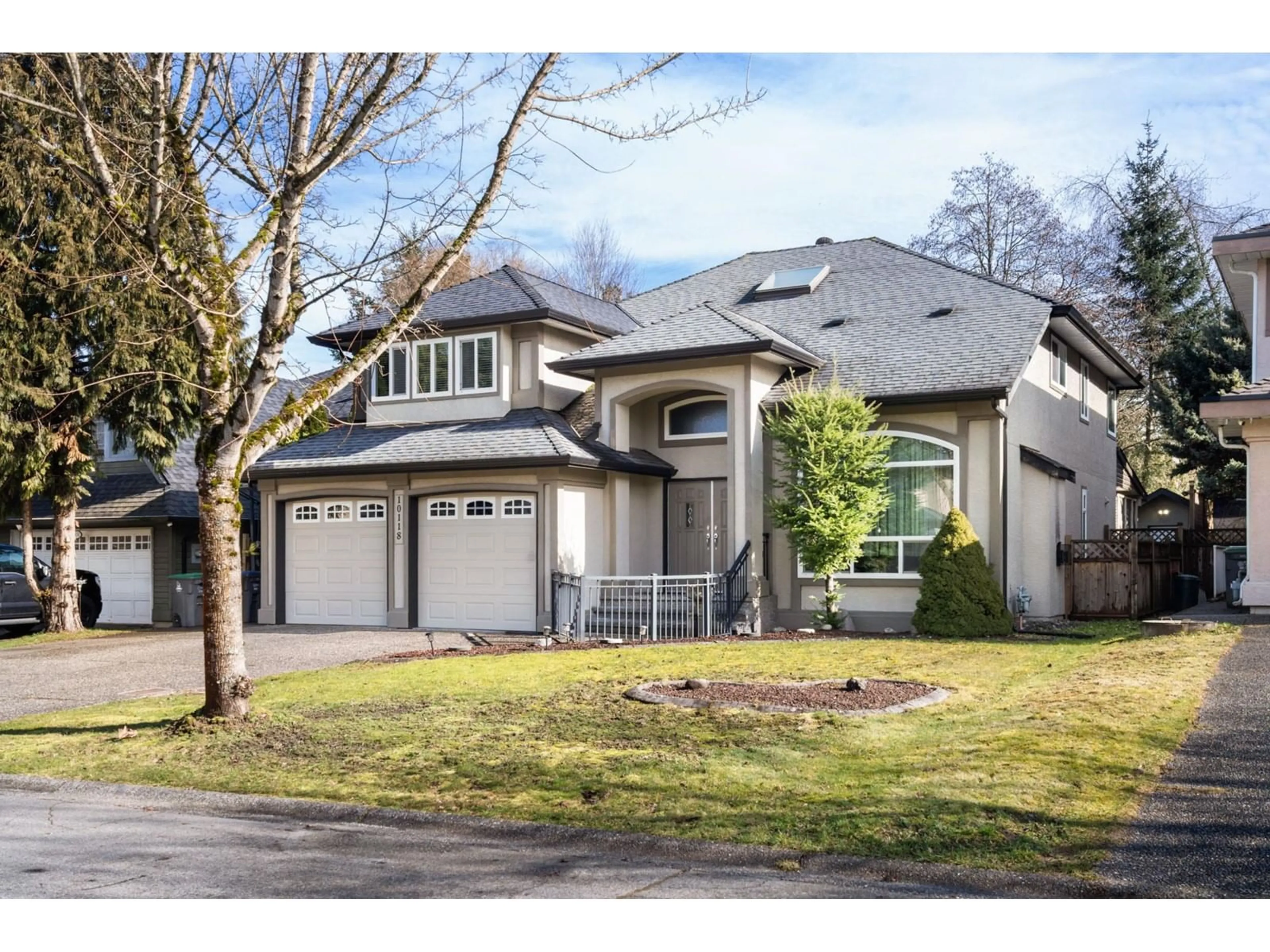 Home with vinyl exterior material, street for 10118 171A STREET, Surrey British Columbia V4N3L3