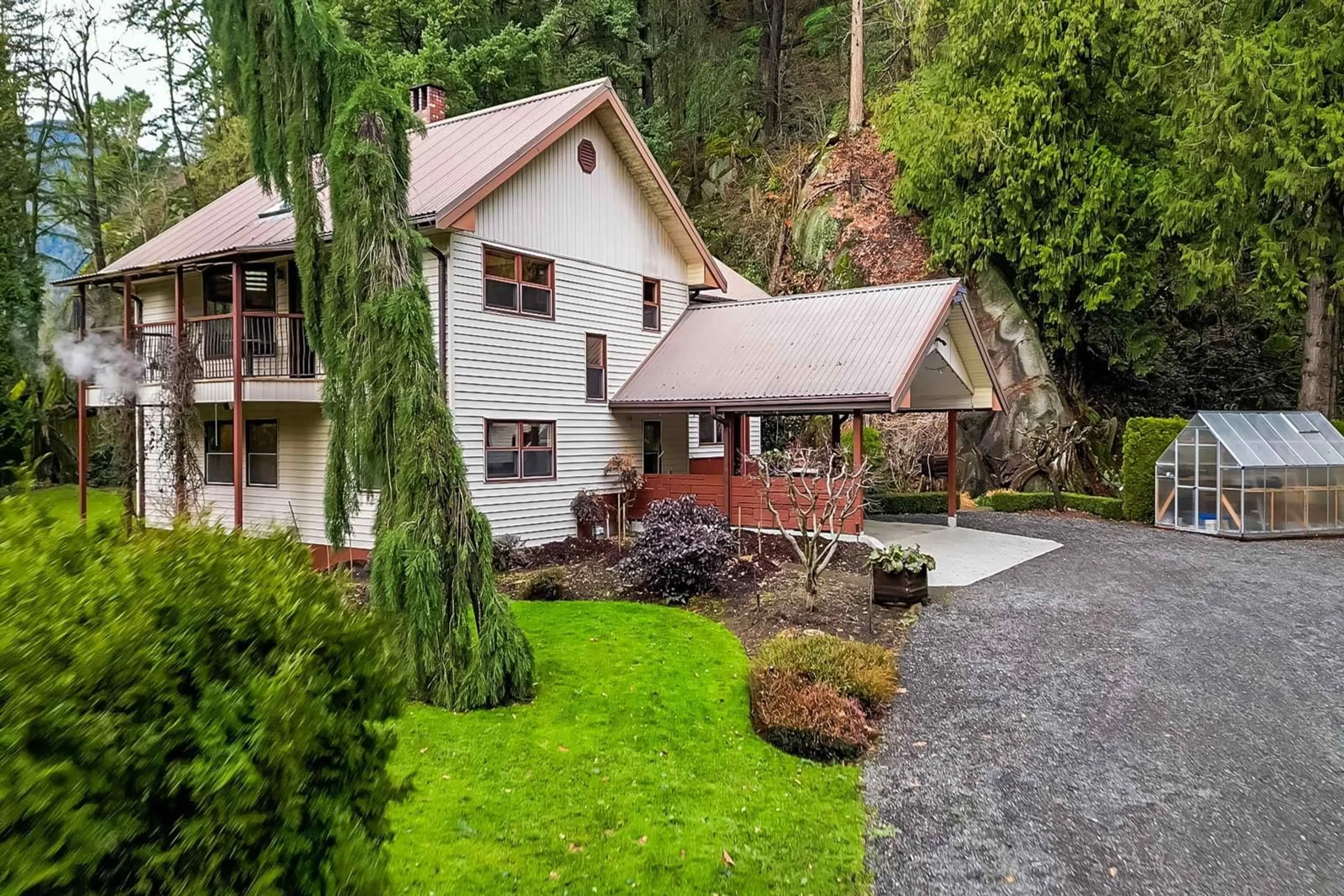 A pic from outside/outdoor area/front of a property/back of a property/a pic from drone, street for 3048 HOT SPRINGS ROAD|Agassiz, Agassiz British Columbia V0M1A3