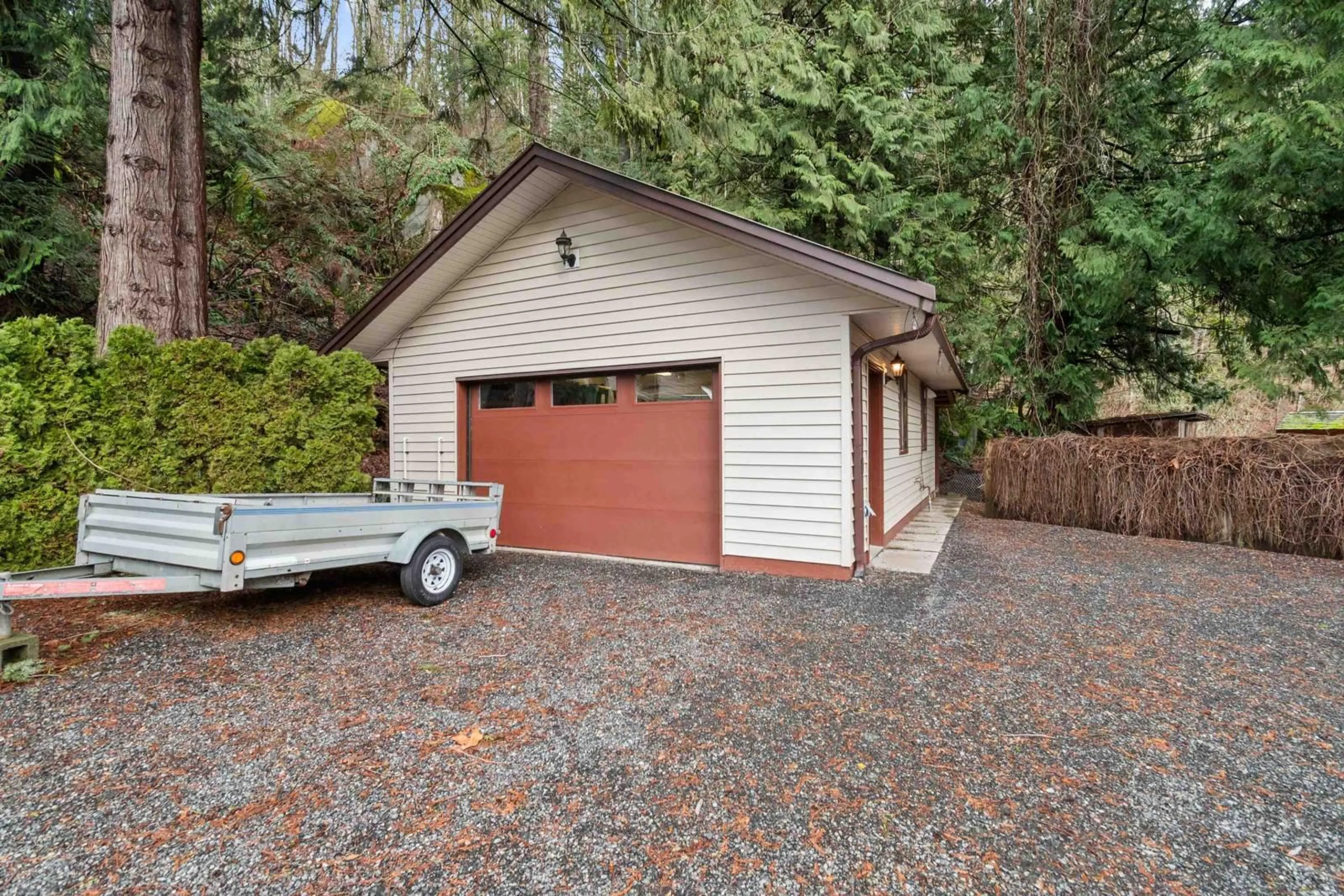 Indoor garage for 3048 HOT SPRINGS ROAD|Agassiz, Agassiz British Columbia V0M1A3