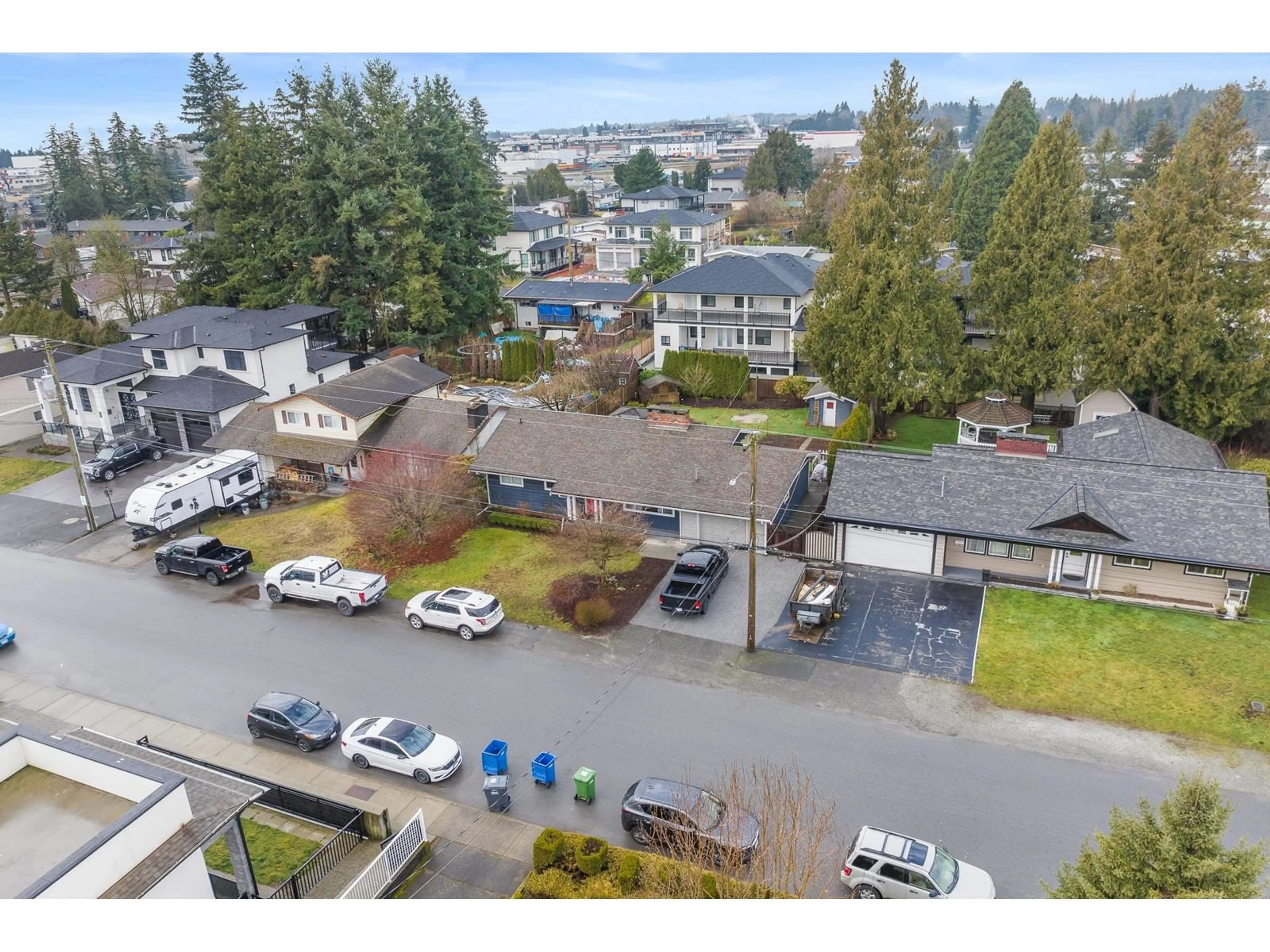 A pic from outside/outdoor area/front of a property/back of a property/a pic from drone, unknown for 2121 MEADOWS STREET, Abbotsford British Columbia V2T3A5