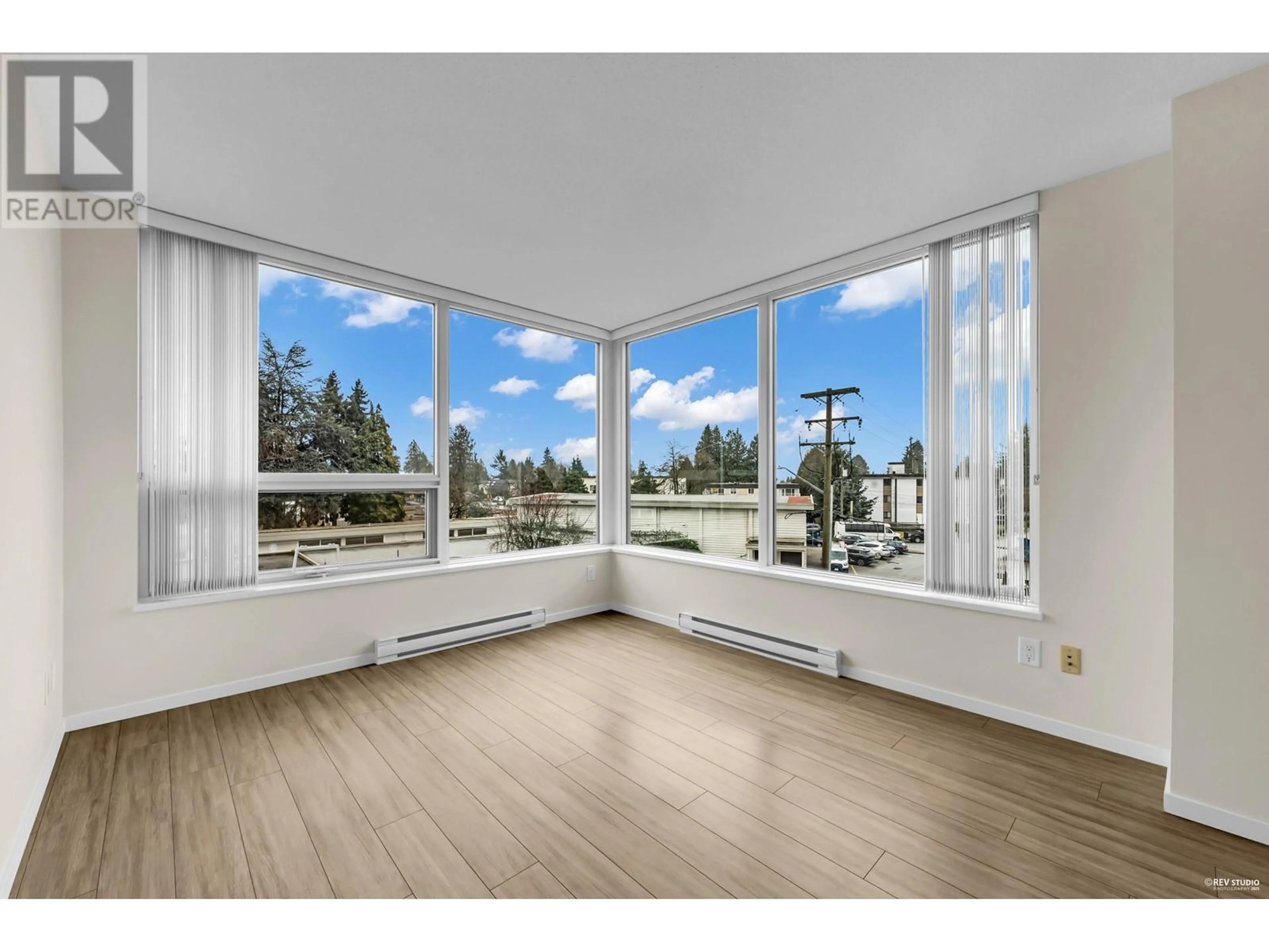 A pic of a room for 302 - 6658 DOW AVENUE, Burnaby British Columbia V5H0C7