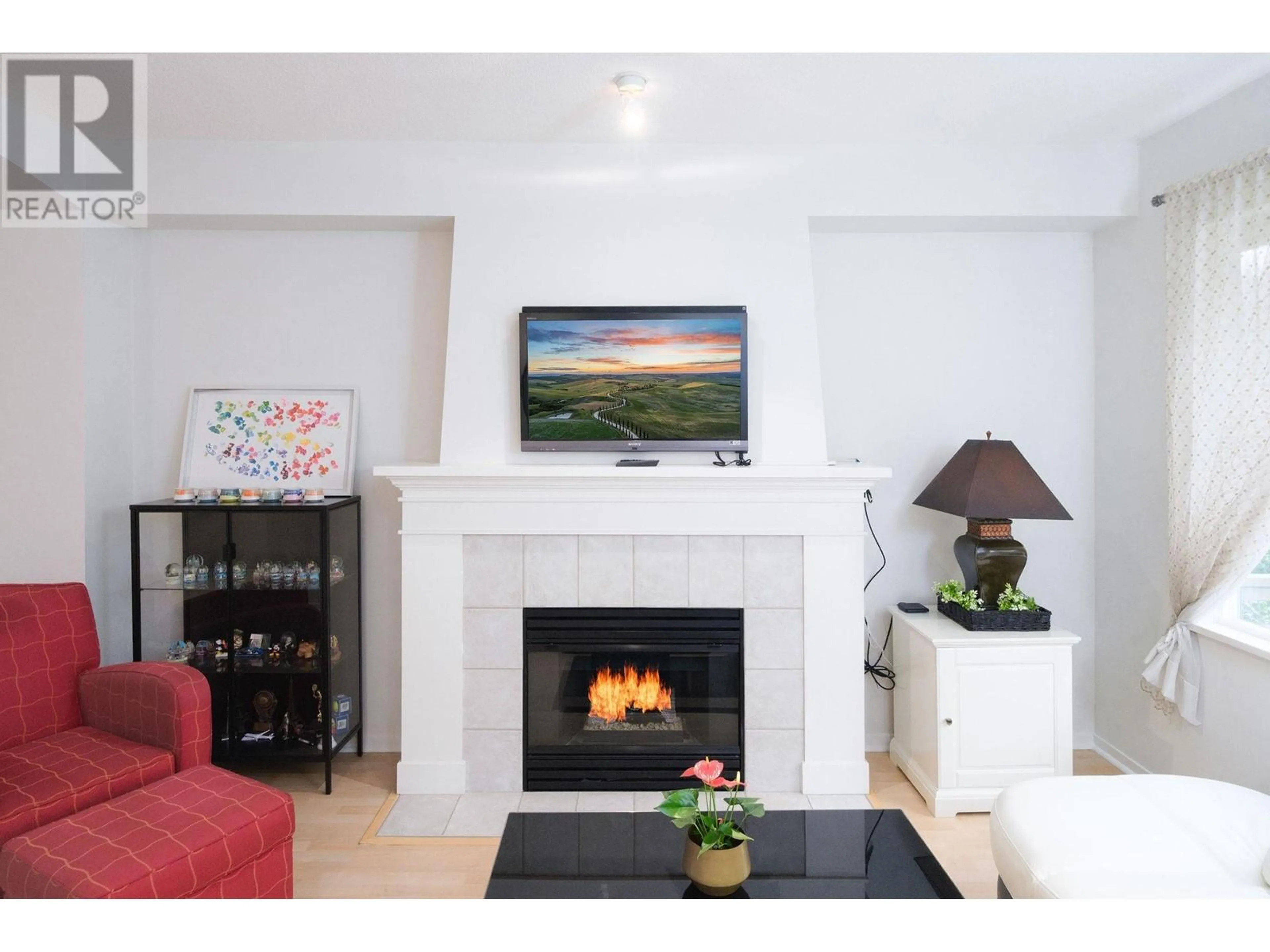 Living room with furniture, ceramic/tile floor for 45 - 8415 CUMBERLAND PLACE, Burnaby British Columbia V3N5C3
