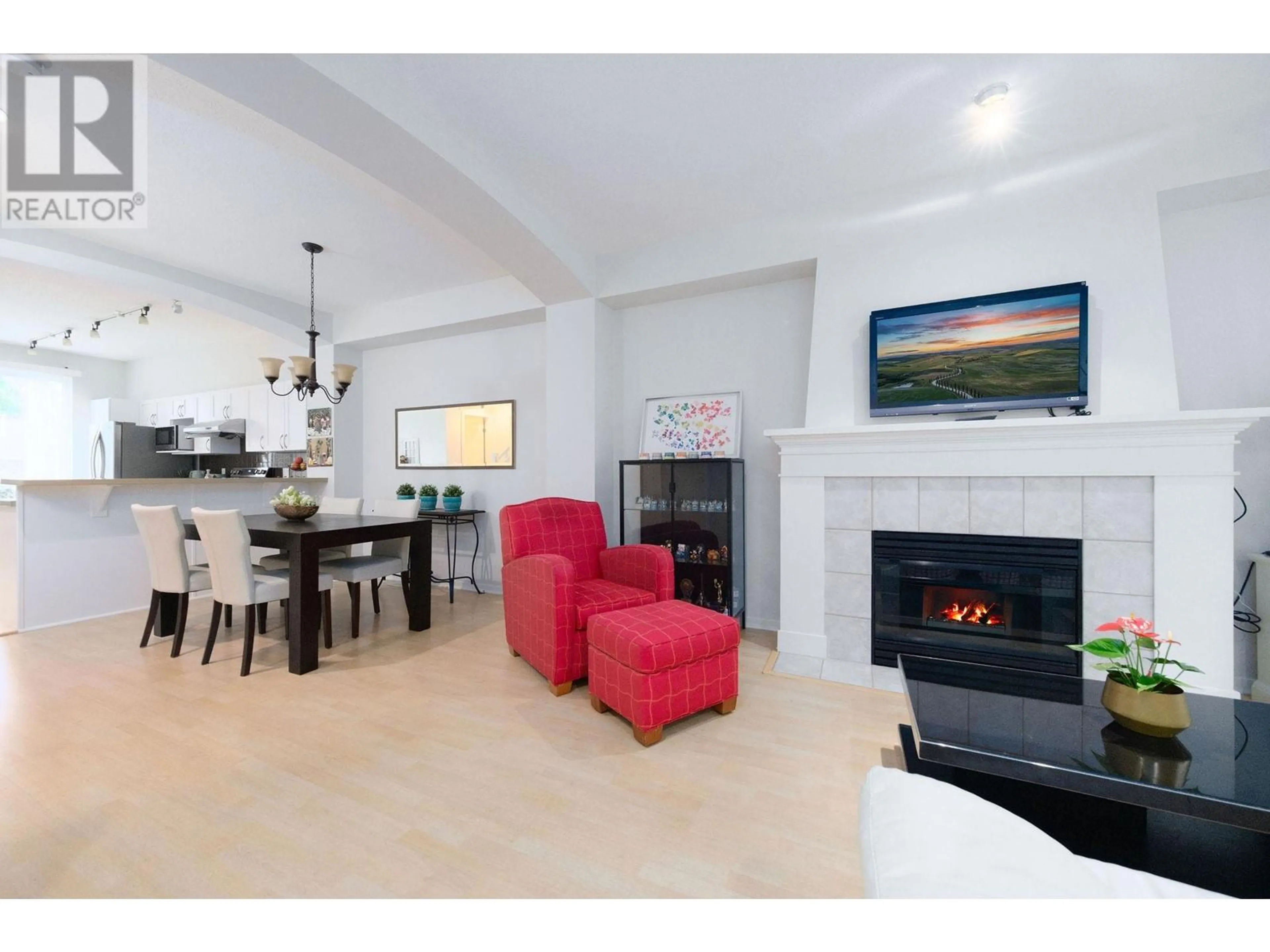 Living room with furniture, ceramic/tile floor for 45 - 8415 CUMBERLAND PLACE, Burnaby British Columbia V3N5C3