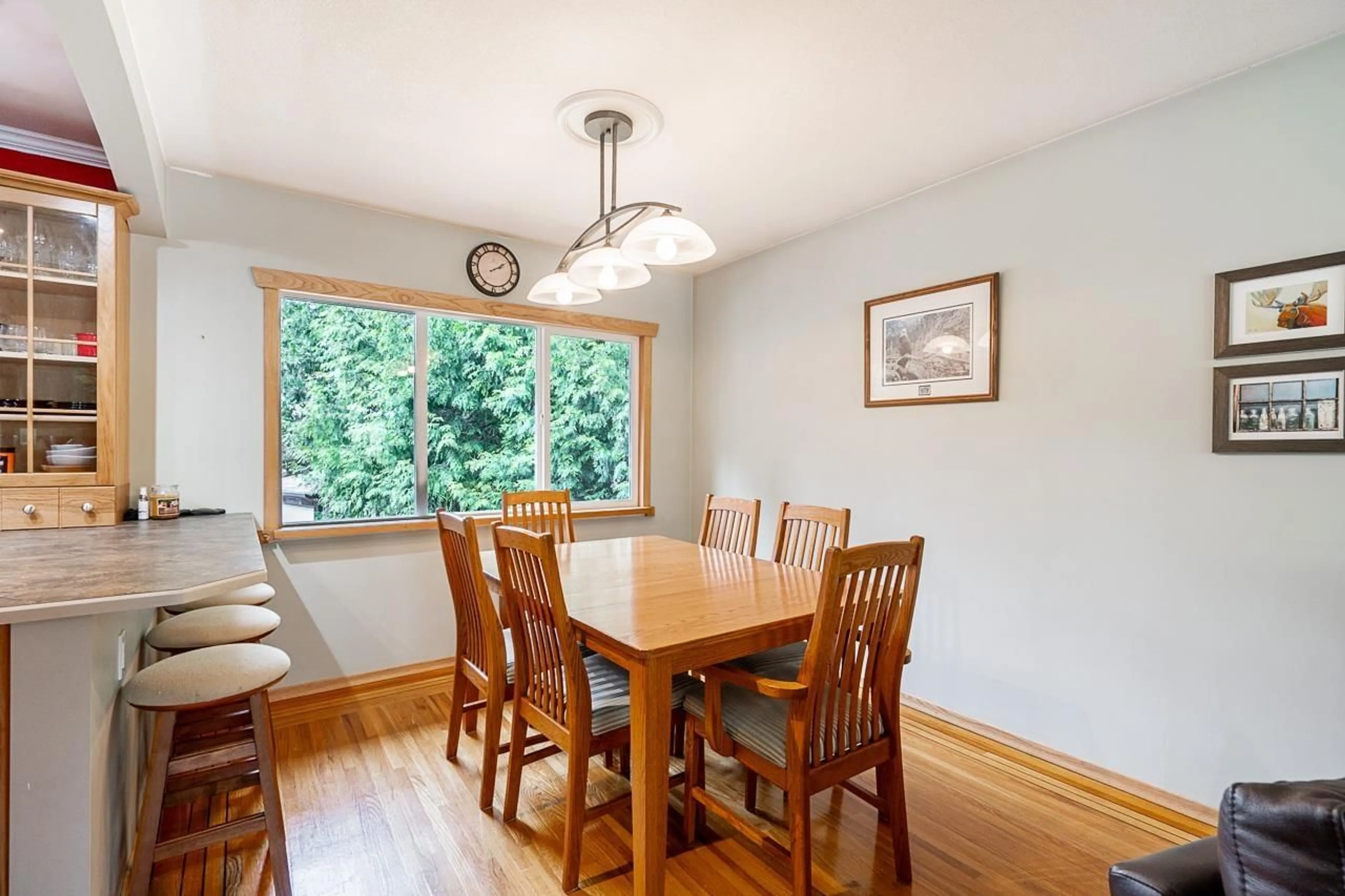 Dining room, wood/laminate floor for 11299 150TH STREET, Surrey British Columbia V3R4E1