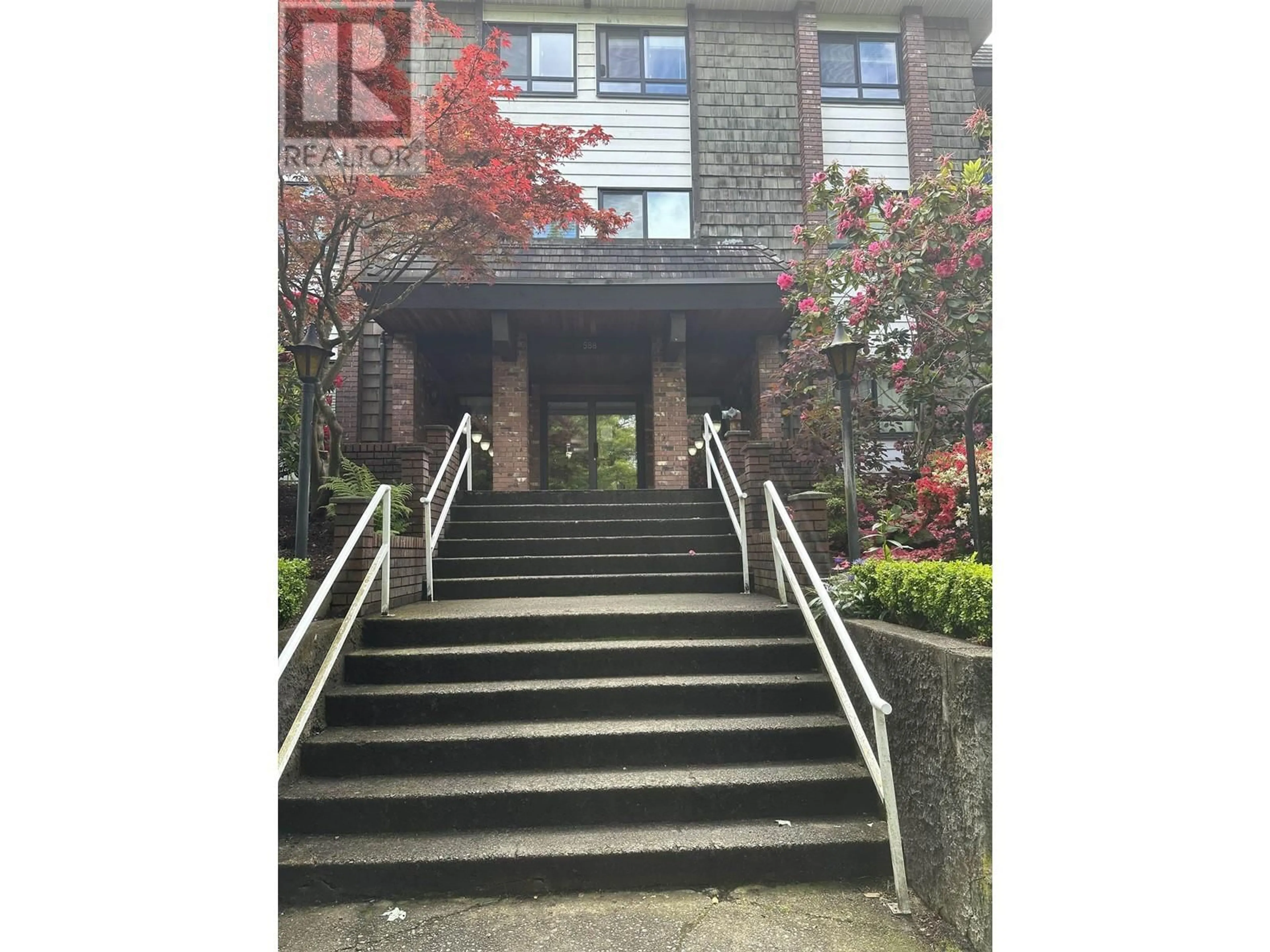 Indoor foyer for 353 588 E 5 AVENUE, Vancouver British Columbia V5T4H6