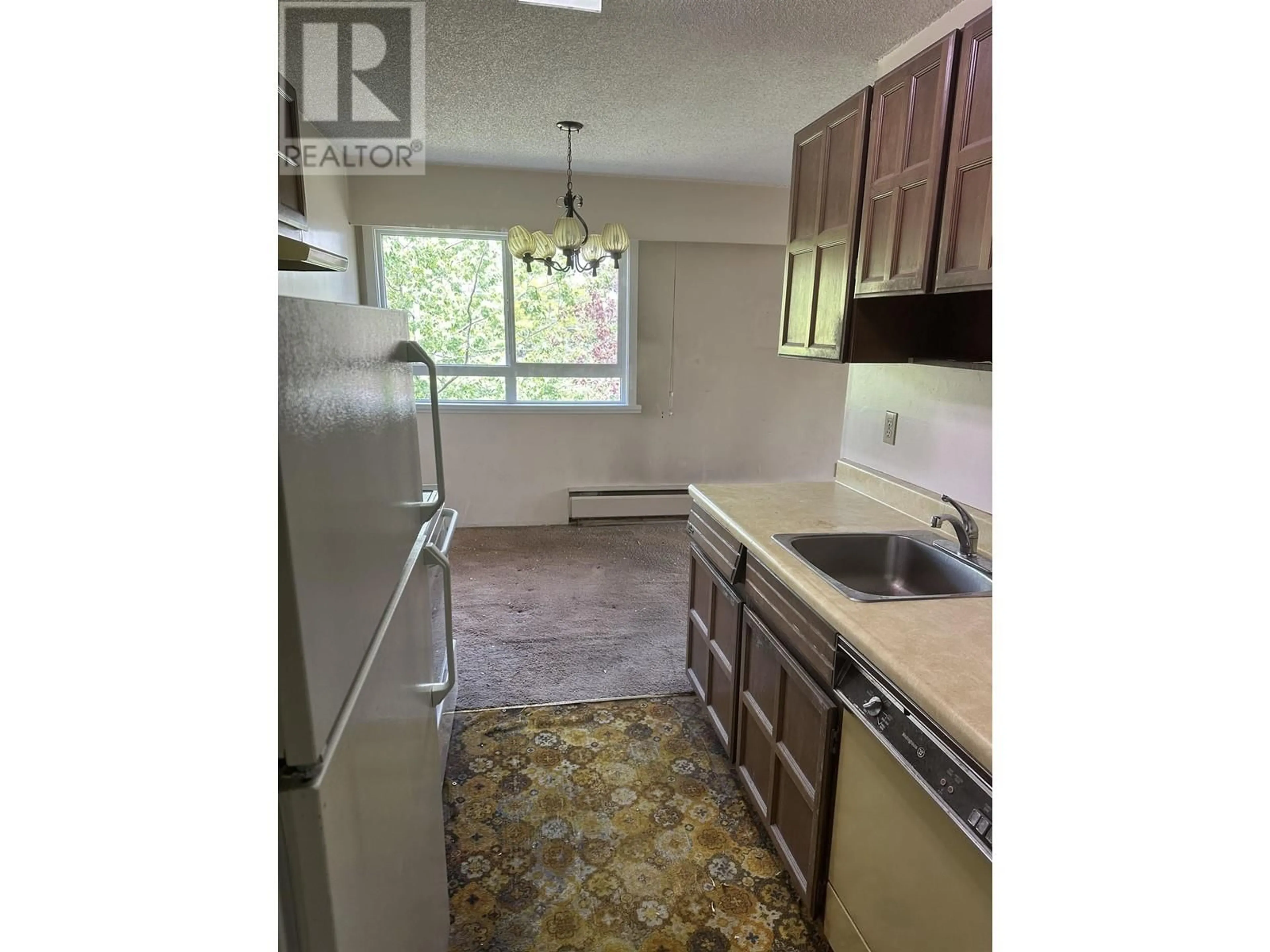 Standard kitchen, wood/laminate floor for 353 588 E 5 AVENUE, Vancouver British Columbia V5T4H6