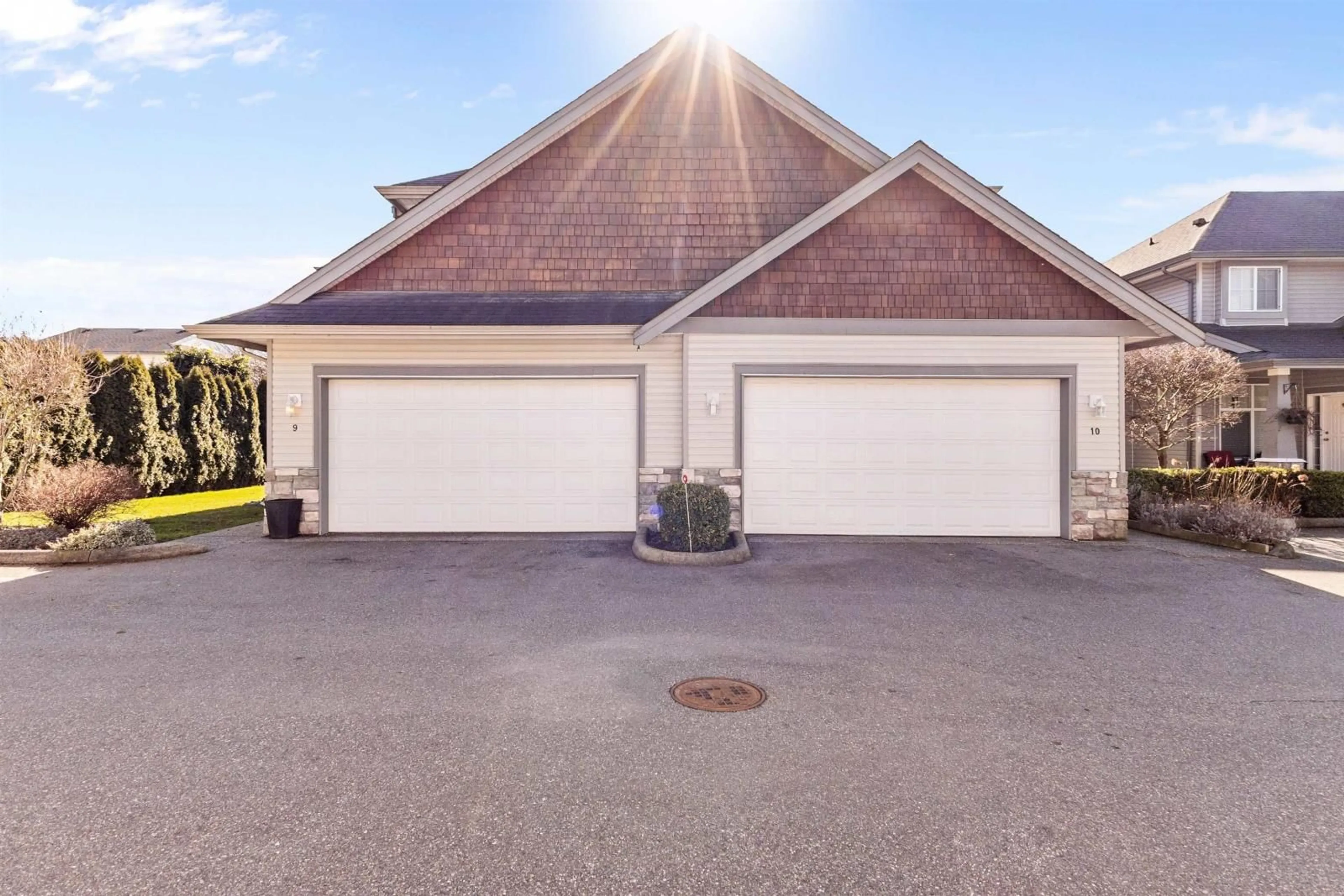 Indoor garage for 10 7360 SUNSHINE DRIVE|Sardis West Vedde, Chilliwack British Columbia V2R5V7