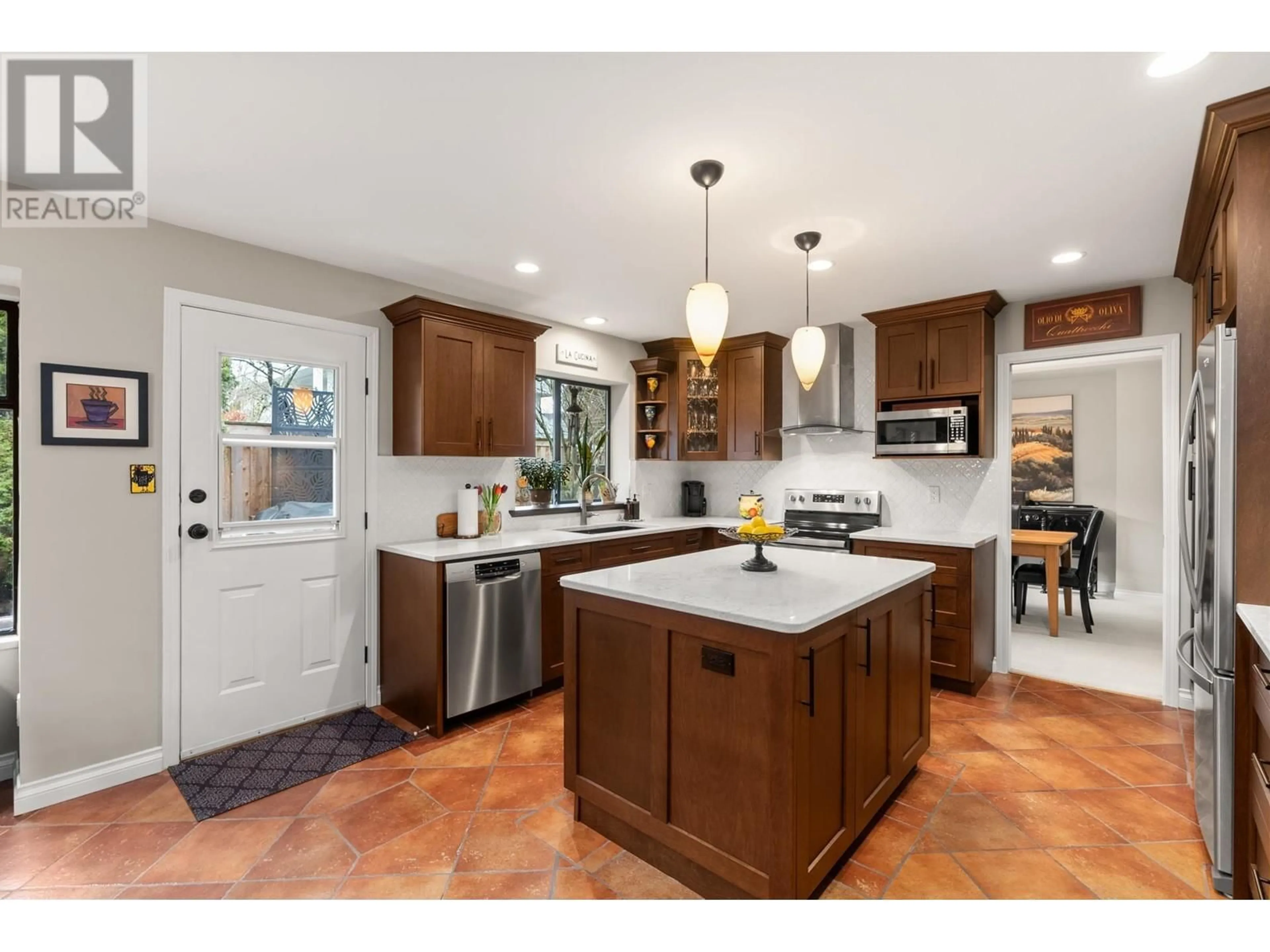 Open concept kitchen, ceramic/tile floor for 5676 GREEN PLACE, Delta British Columbia V4K4M8