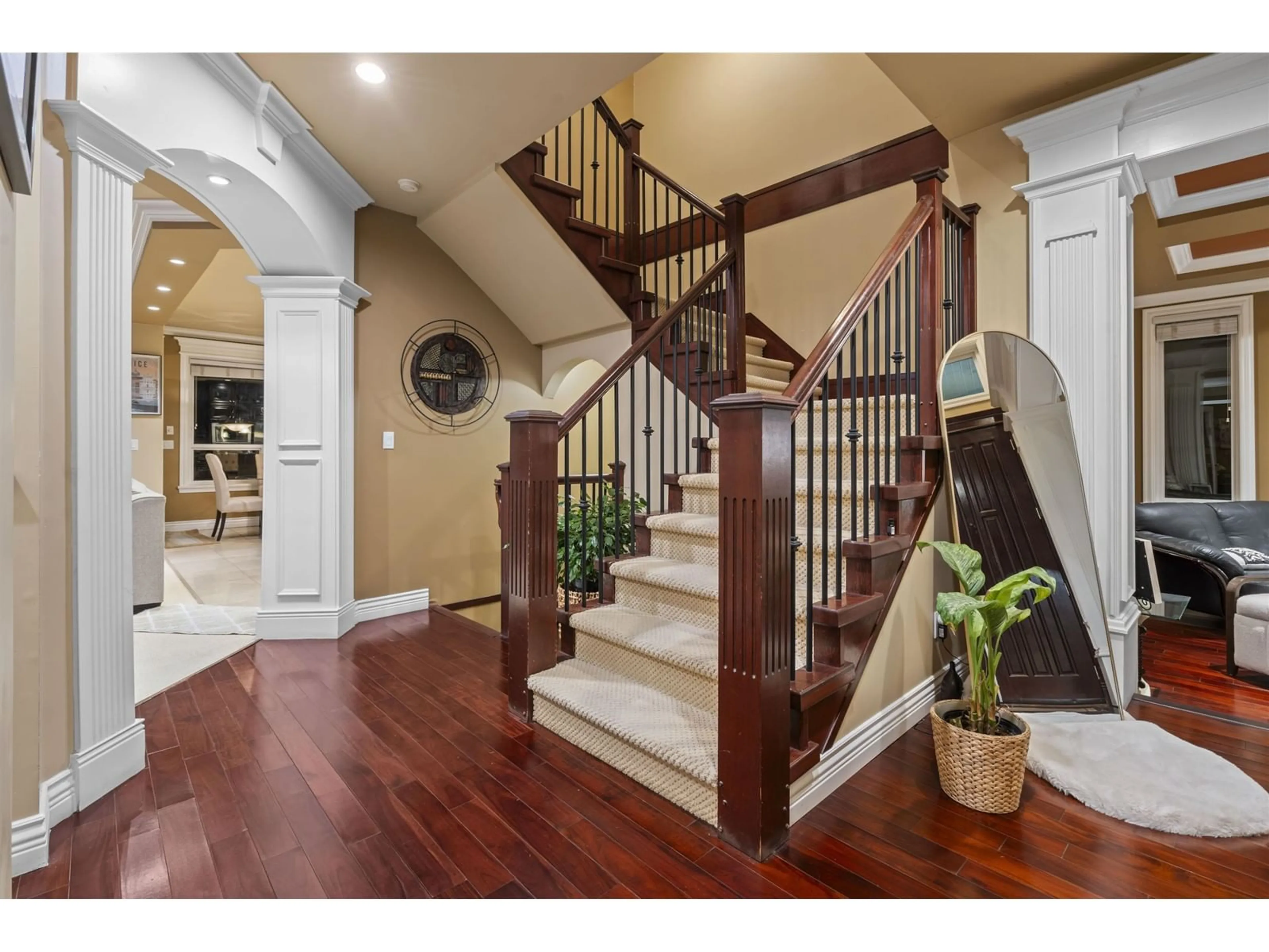 Indoor entryway for 9471 163 STREET, Surrey British Columbia V4N3C5