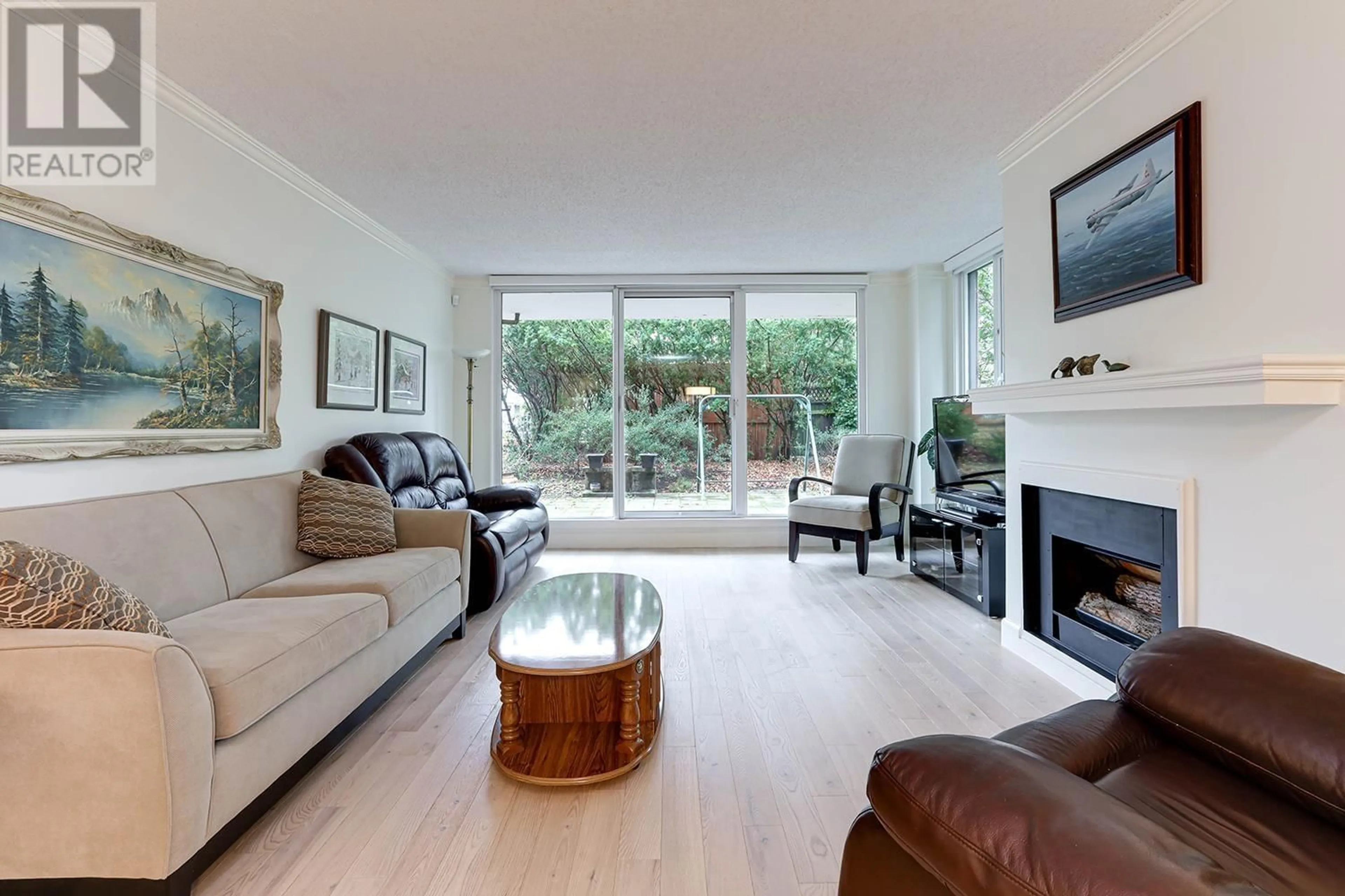 Living room with furniture, wood/laminate floor for 309 1350 VIEW CRESCENT, Delta British Columbia V4L2K3