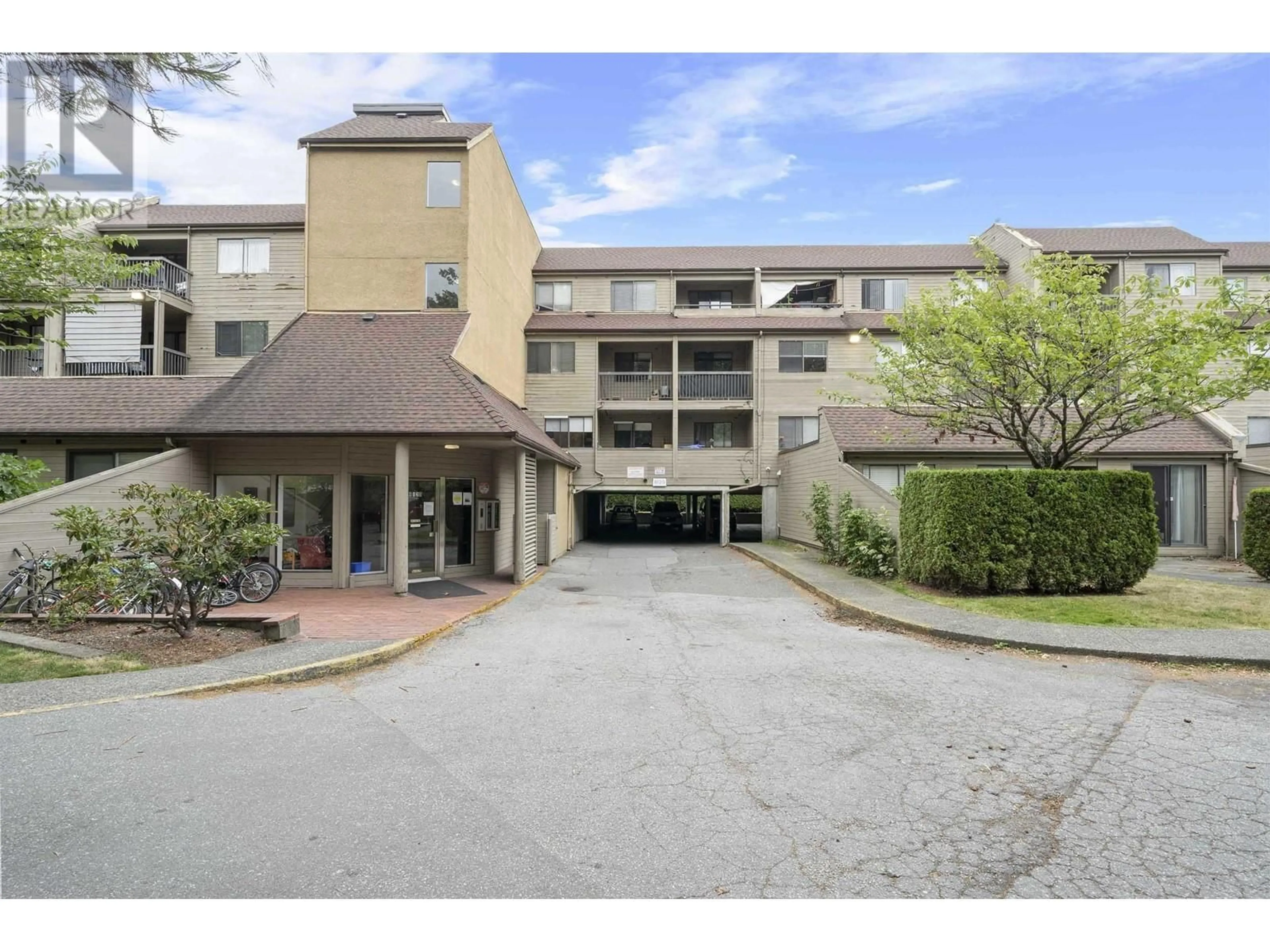 Indoor foyer for 311 - 8120 COLONIAL DRIVE, Richmond British Columbia V7C4V2