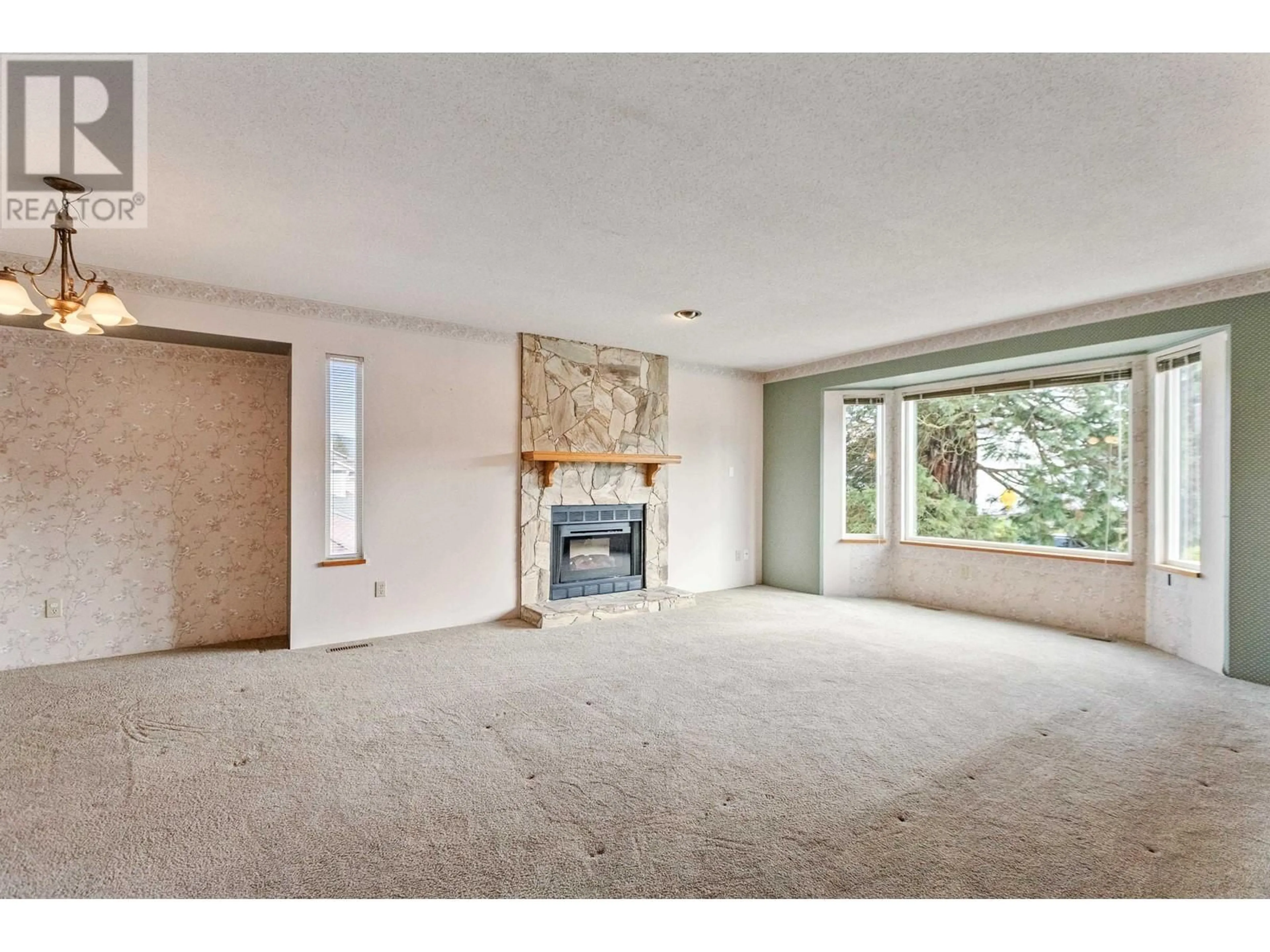 Living room with furniture, carpet floor for 22847 REID AVENUE, Maple Ridge British Columbia V2X9W9