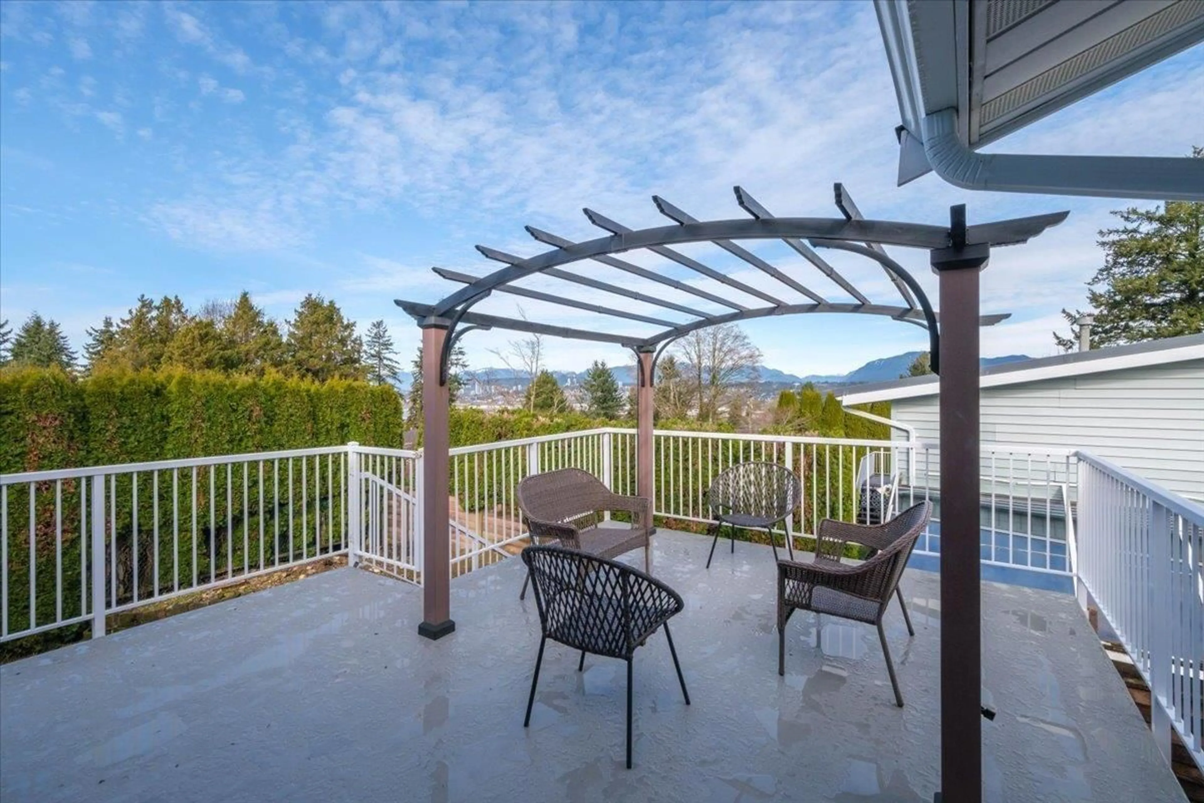 Patio, water/lake/river/ocean view for 11235 PARK PLACE, Surrey British Columbia V3R6N2