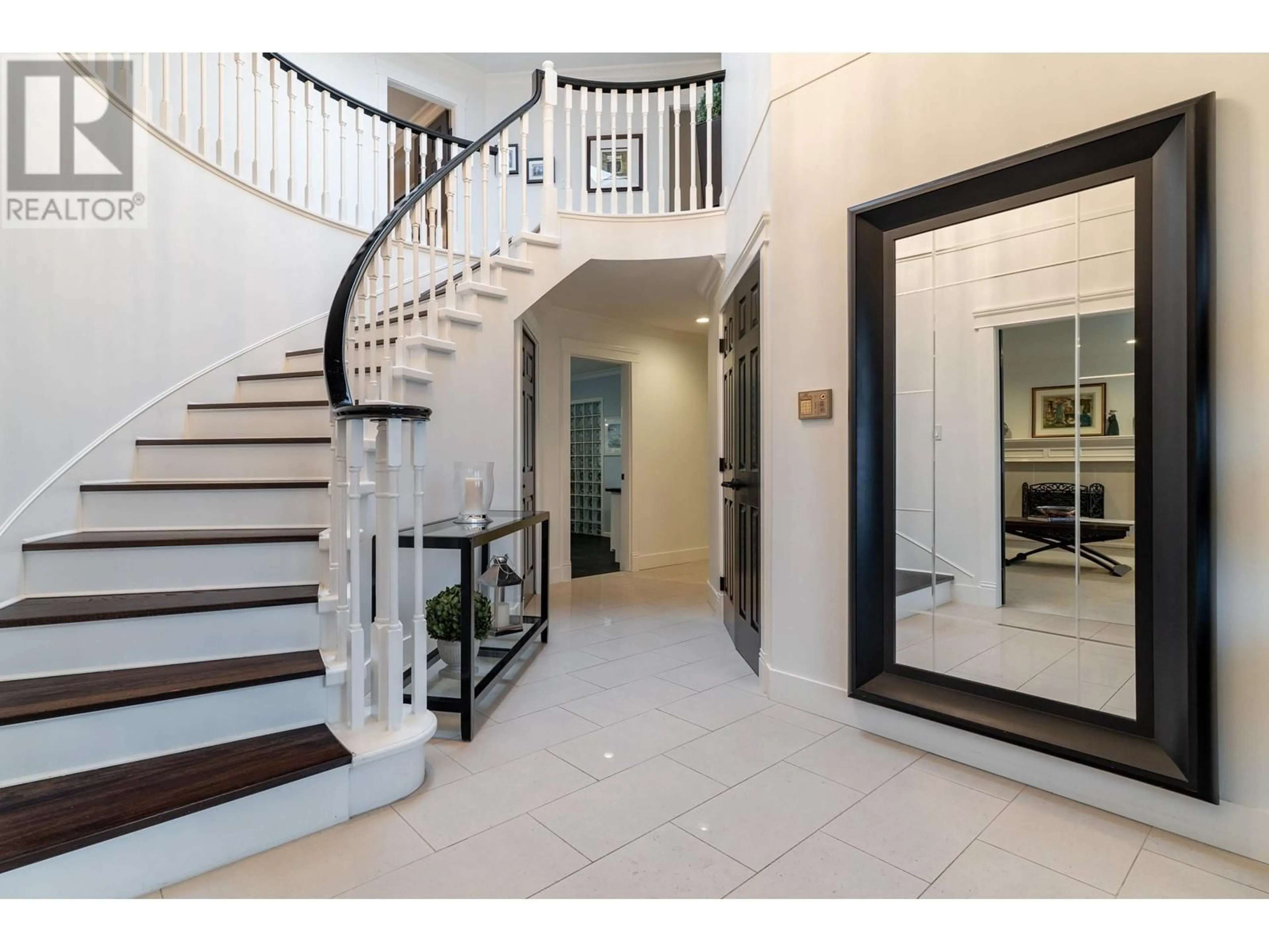 Indoor foyer for 10380 SOUTHGATE ROAD, Richmond British Columbia V7A5A8