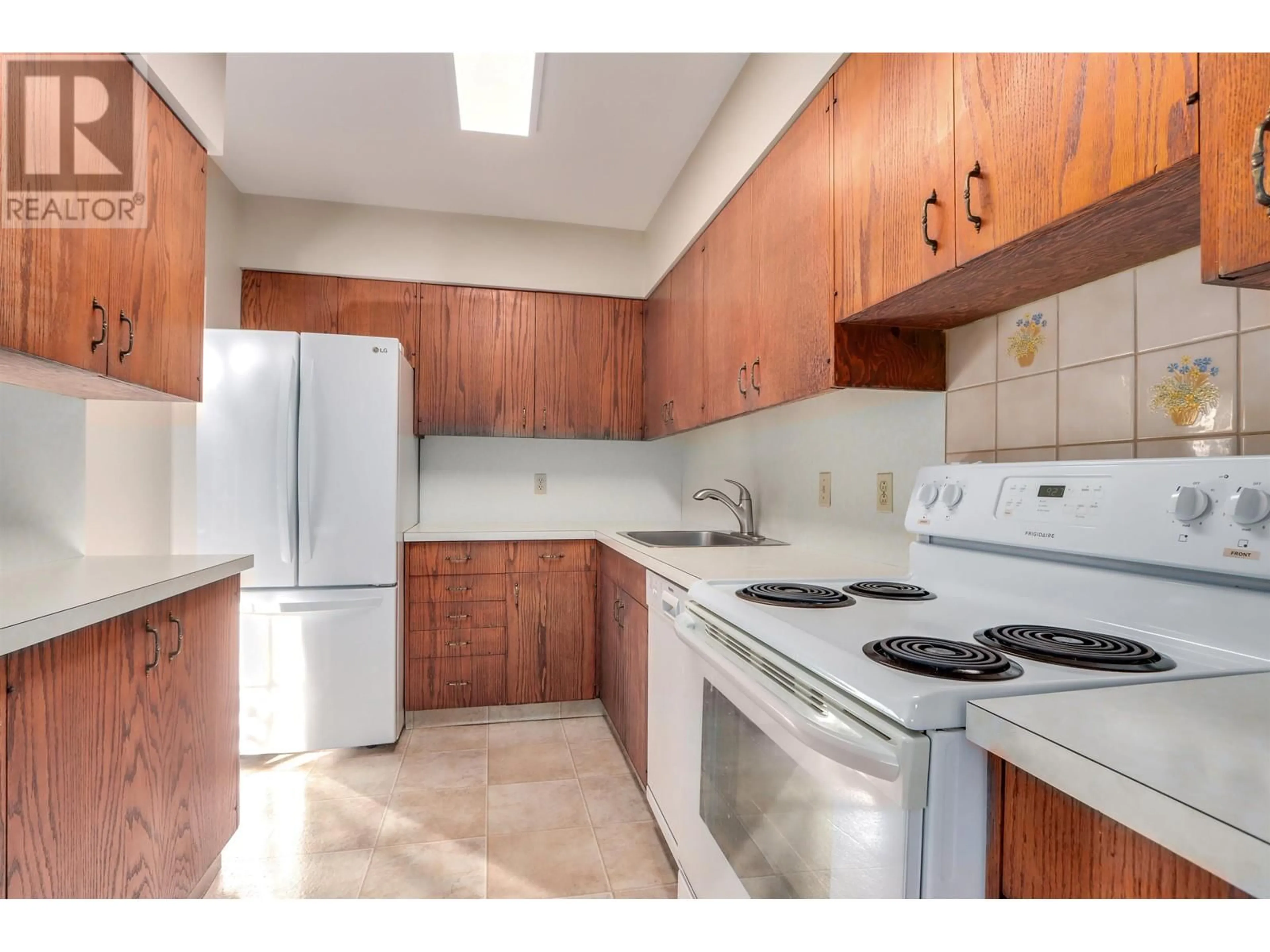 Standard kitchen, unknown for 5070 BLENHEIM STREET, Vancouver British Columbia V6N1N5