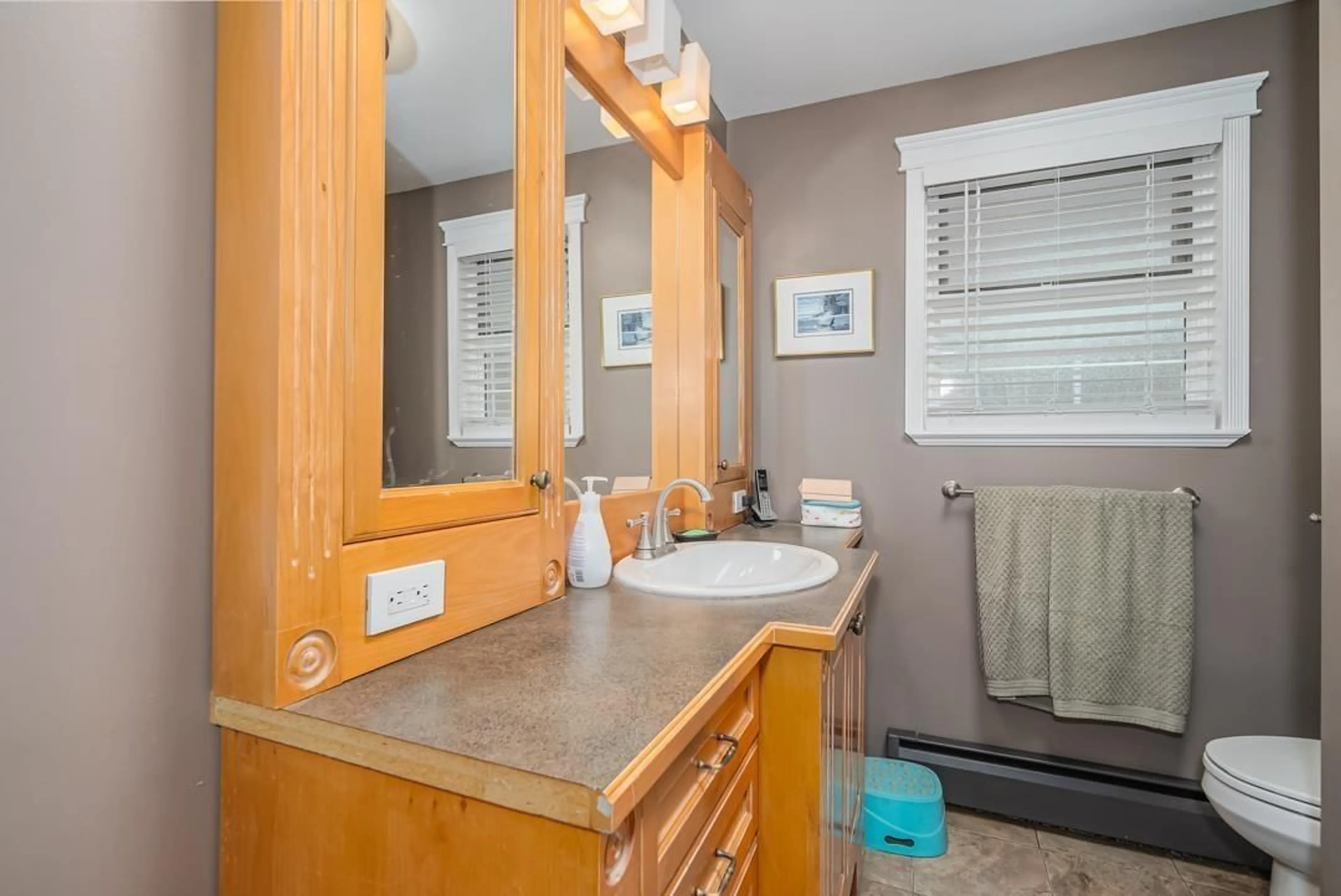 Standard bathroom, unknown for 12164 101A AVENUE, Surrey British Columbia V3V3A1