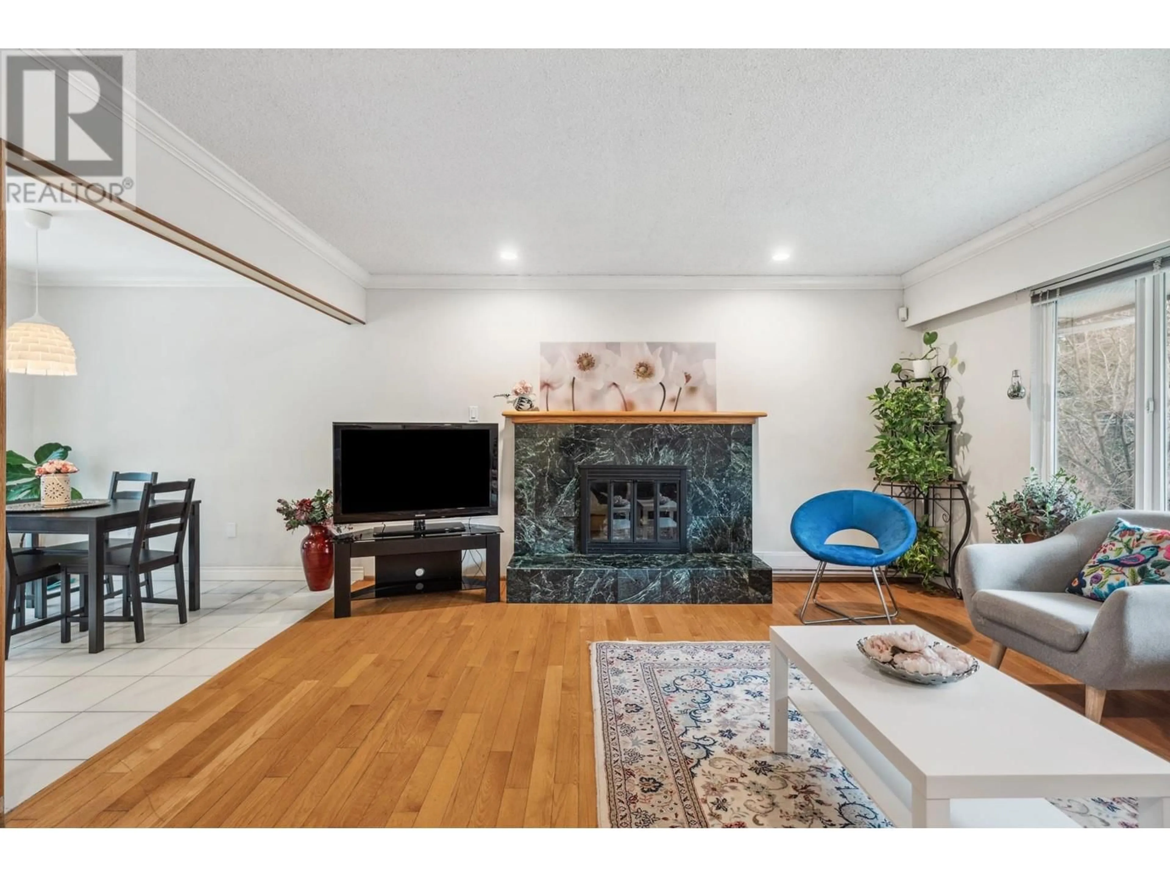 Living room with furniture, wood/laminate floor for 1468 ROSS ROAD, North Vancouver British Columbia V7J1V2