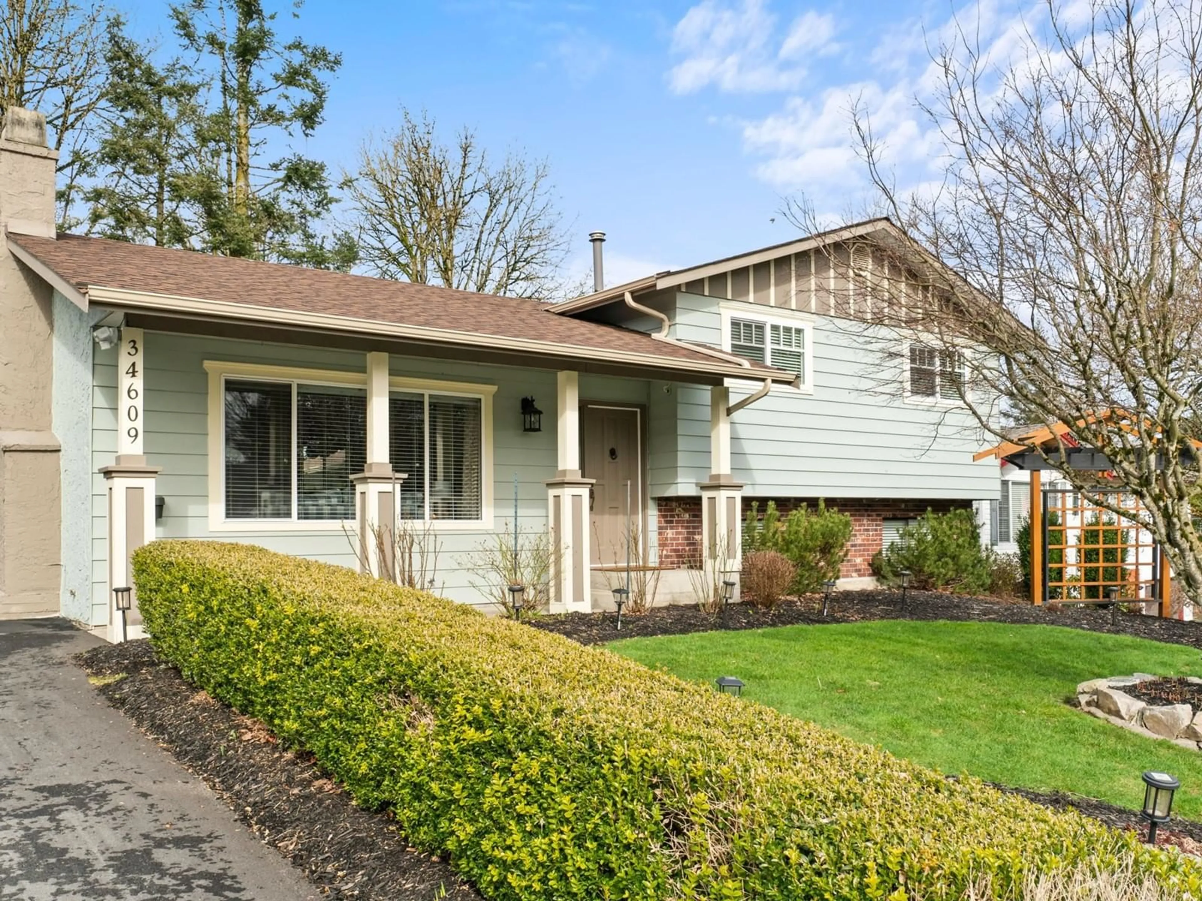 Home with vinyl exterior material, street for 34609 ACORN AVENUE, Abbotsford British Columbia V2S5G2