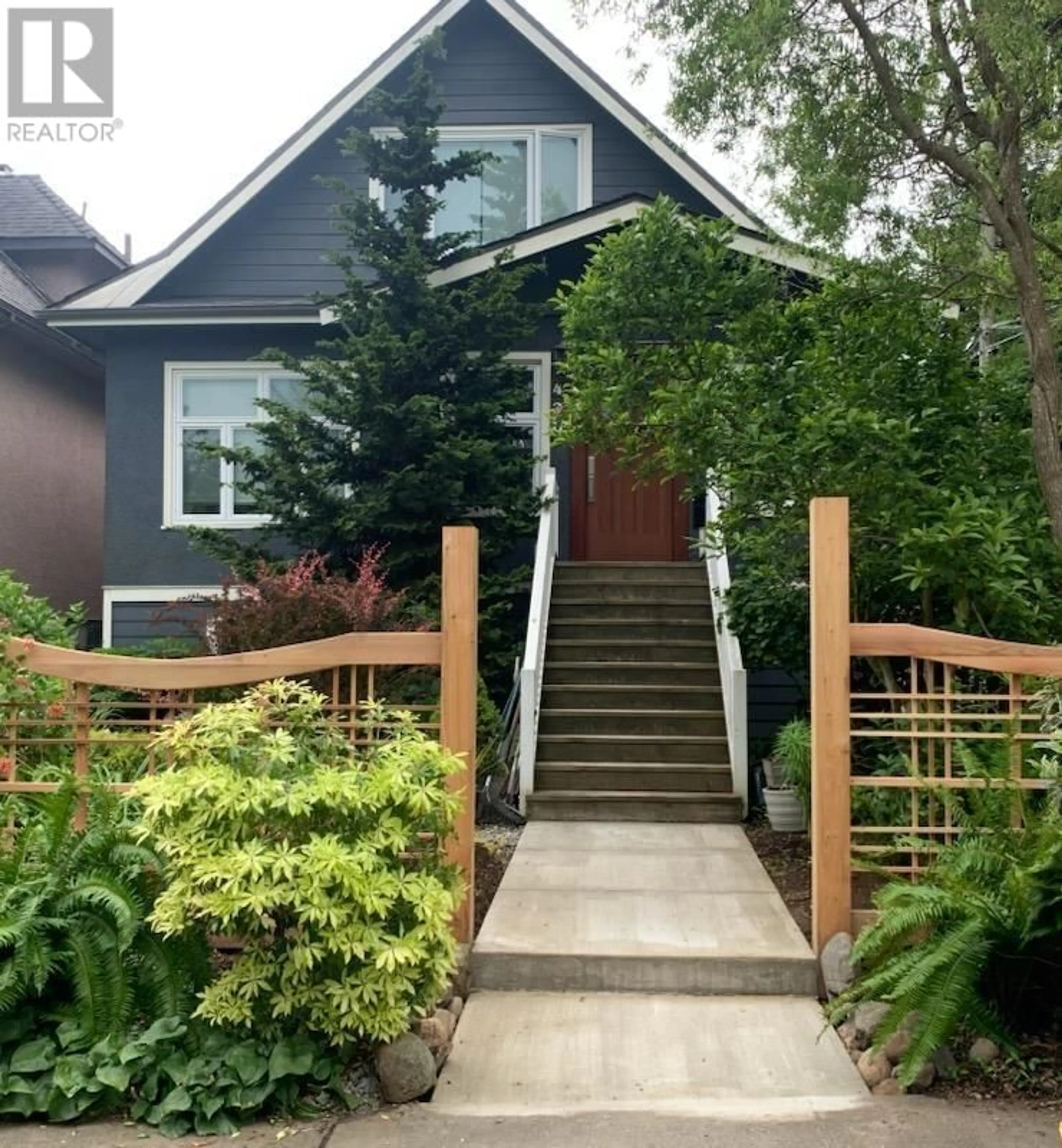 Stairs for 420 E 36TH AVENUE, Vancouver British Columbia V5W1C8