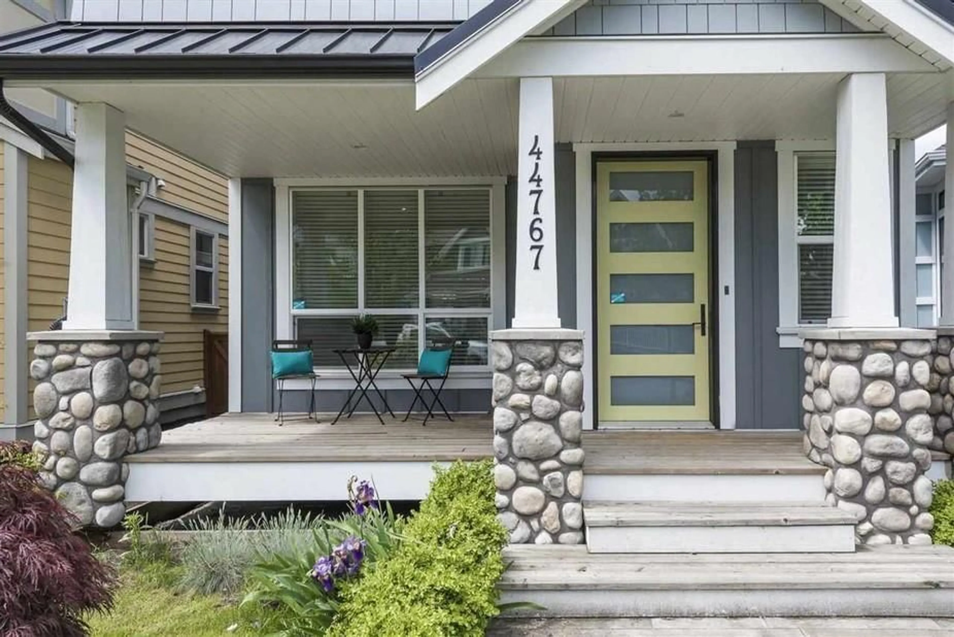 Indoor entryway for 44767 ANGLERS BOULEVARD|Garrison Crossin, Chilliwack British Columbia V2R0X7