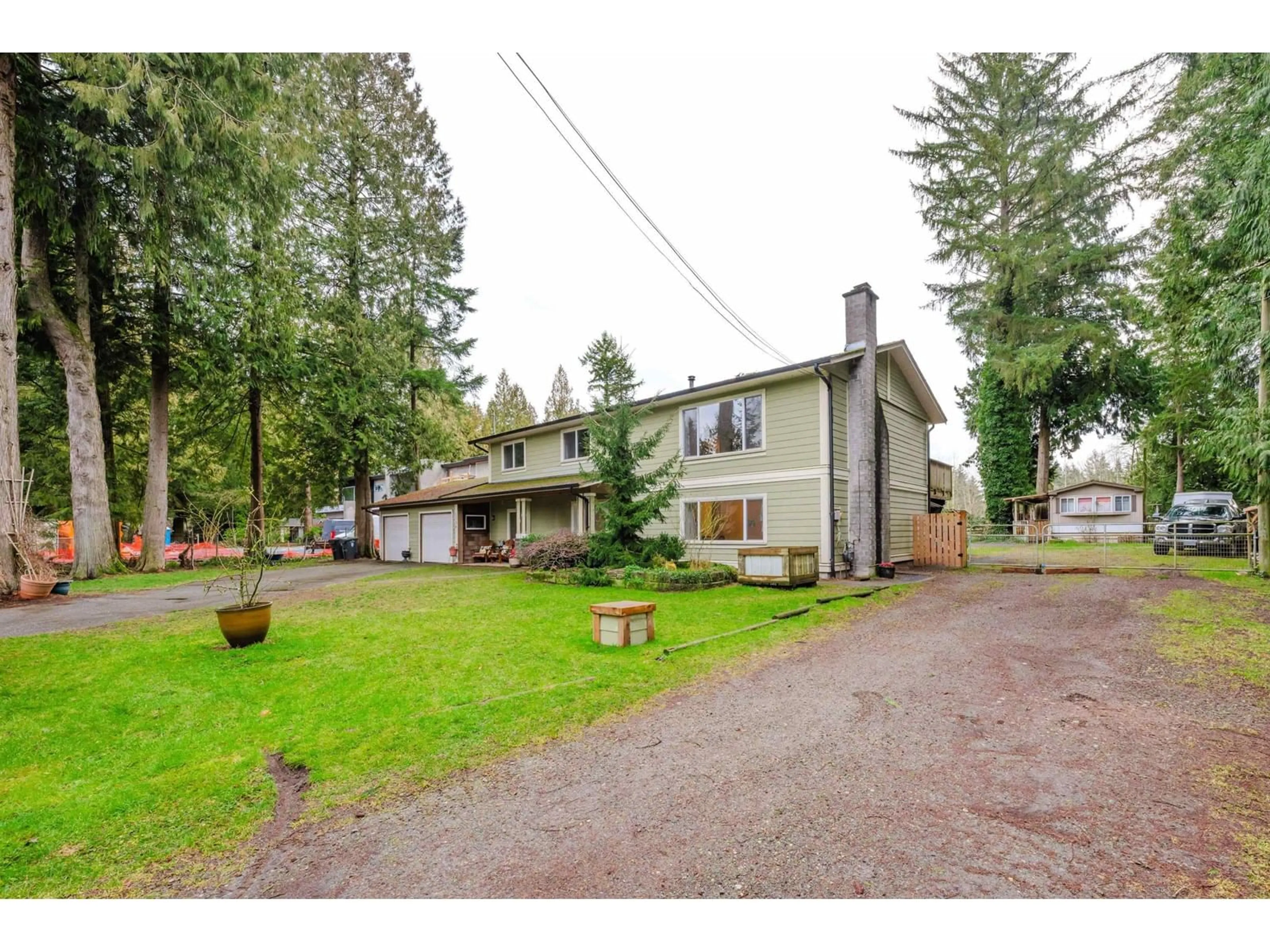 A pic from outside/outdoor area/front of a property/back of a property/a pic from drone, street for 1734 196 STREET, Langley British Columbia V2Z2G4