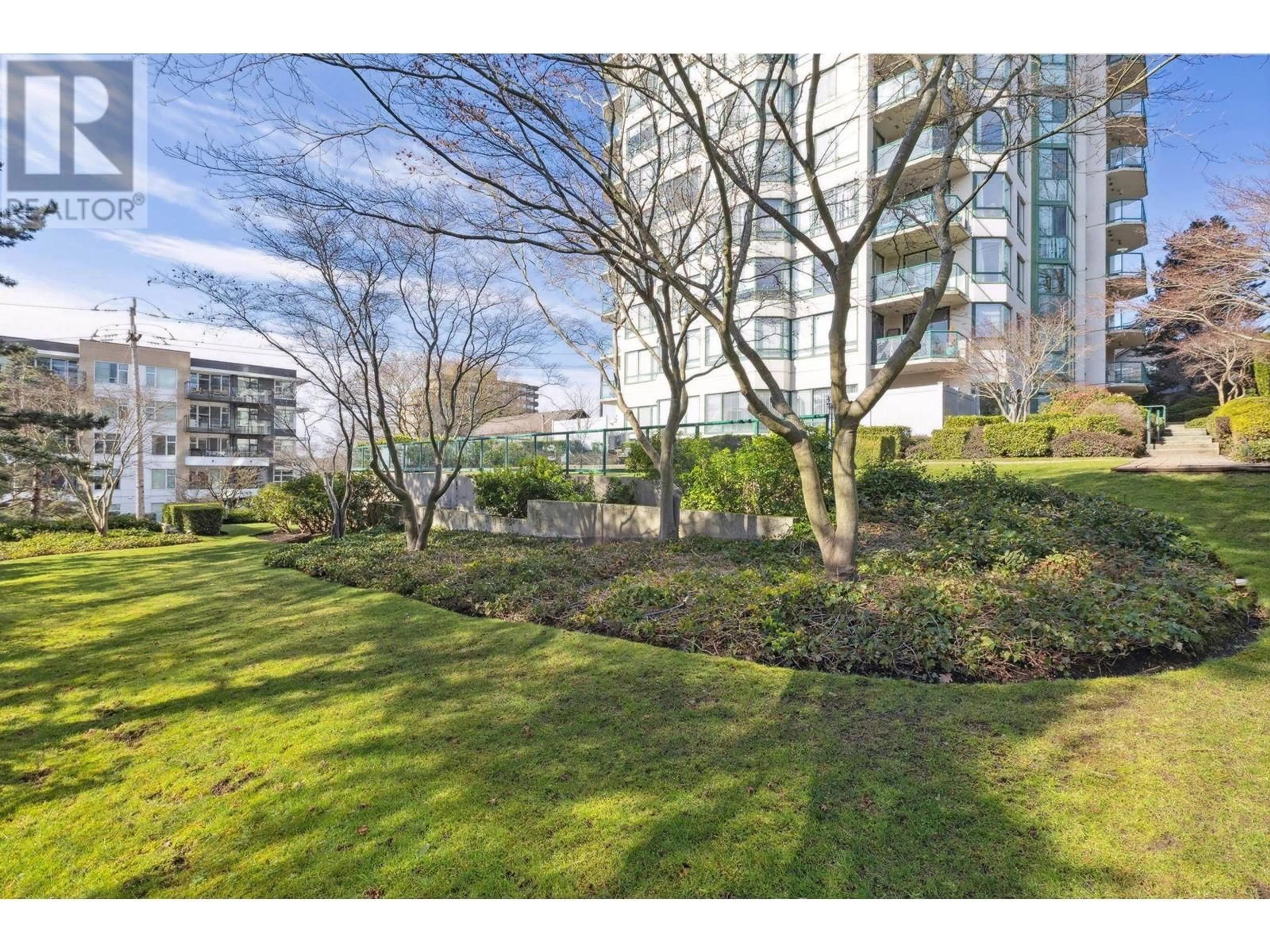 A pic from outside/outdoor area/front of a property/back of a property/a pic from drone, water/lake/river/ocean view for 1504 121 TENTH STREET, New Westminster British Columbia V3M3X7