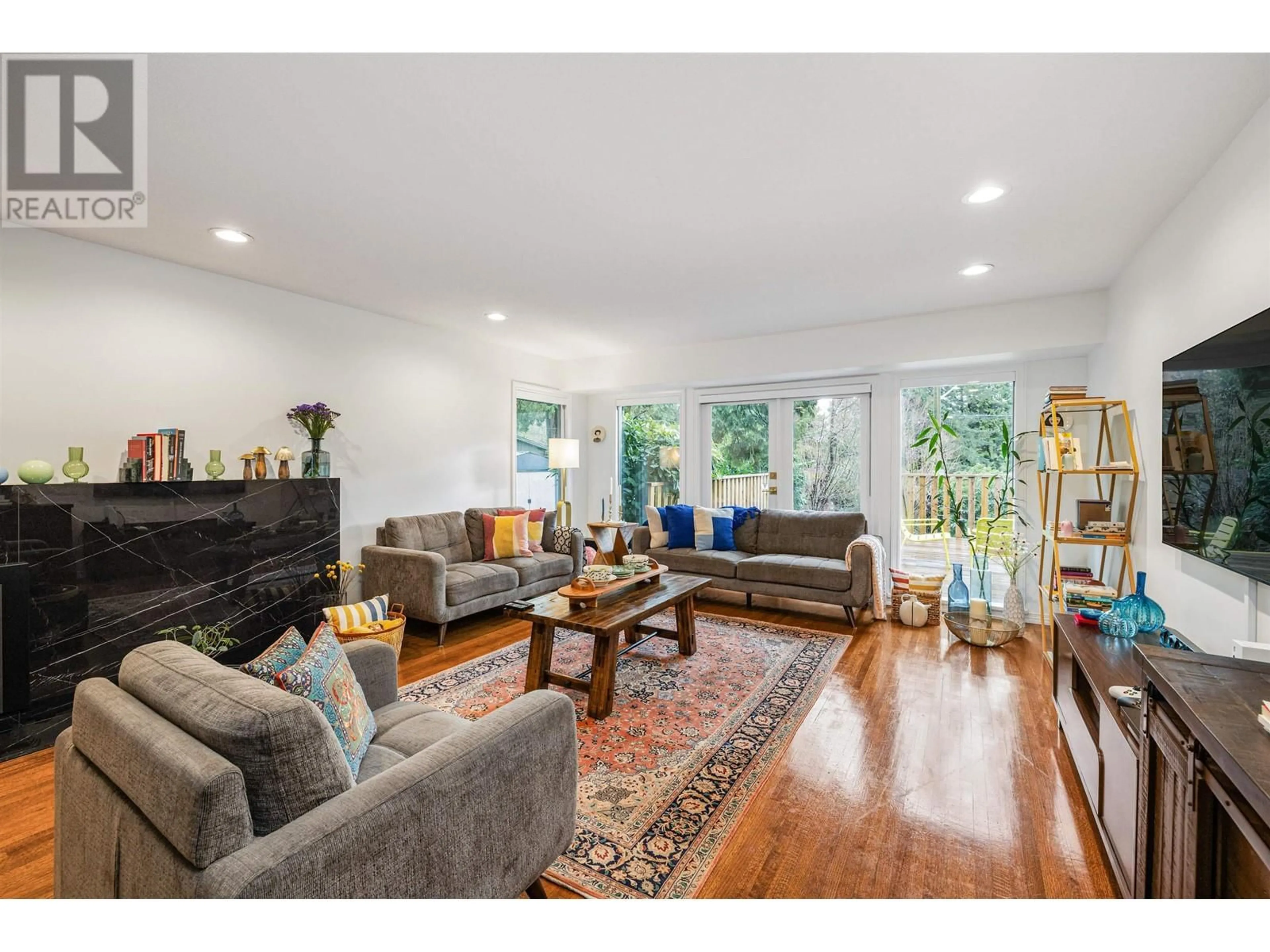 Living room with furniture, wood/laminate floor for 417 HADDEN DRIVE, West Vancouver British Columbia V7S1G1