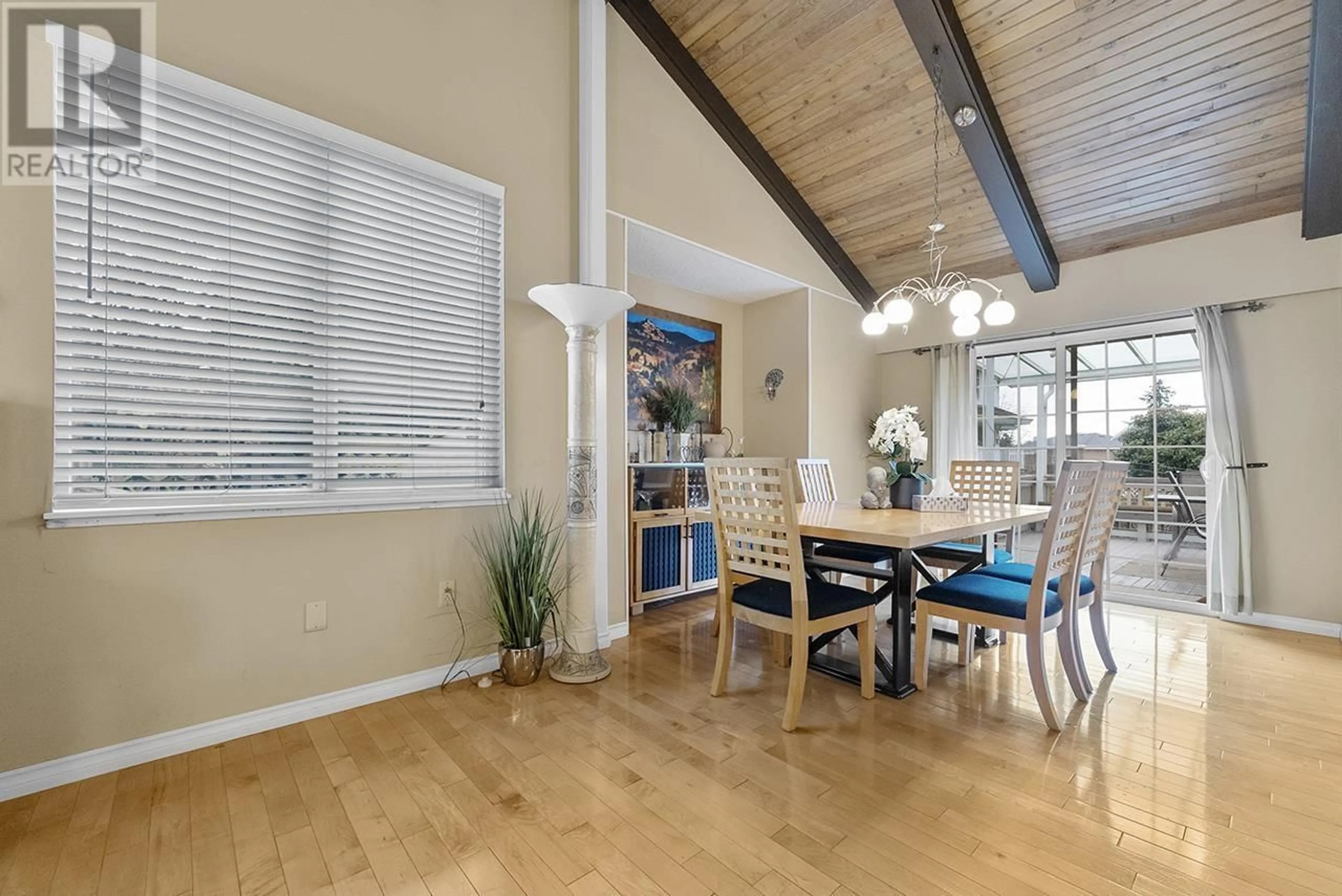 Dining room, wood/laminate floor for 6671 WOODVALE CRESCENT, Burnaby British Columbia V5B2R6