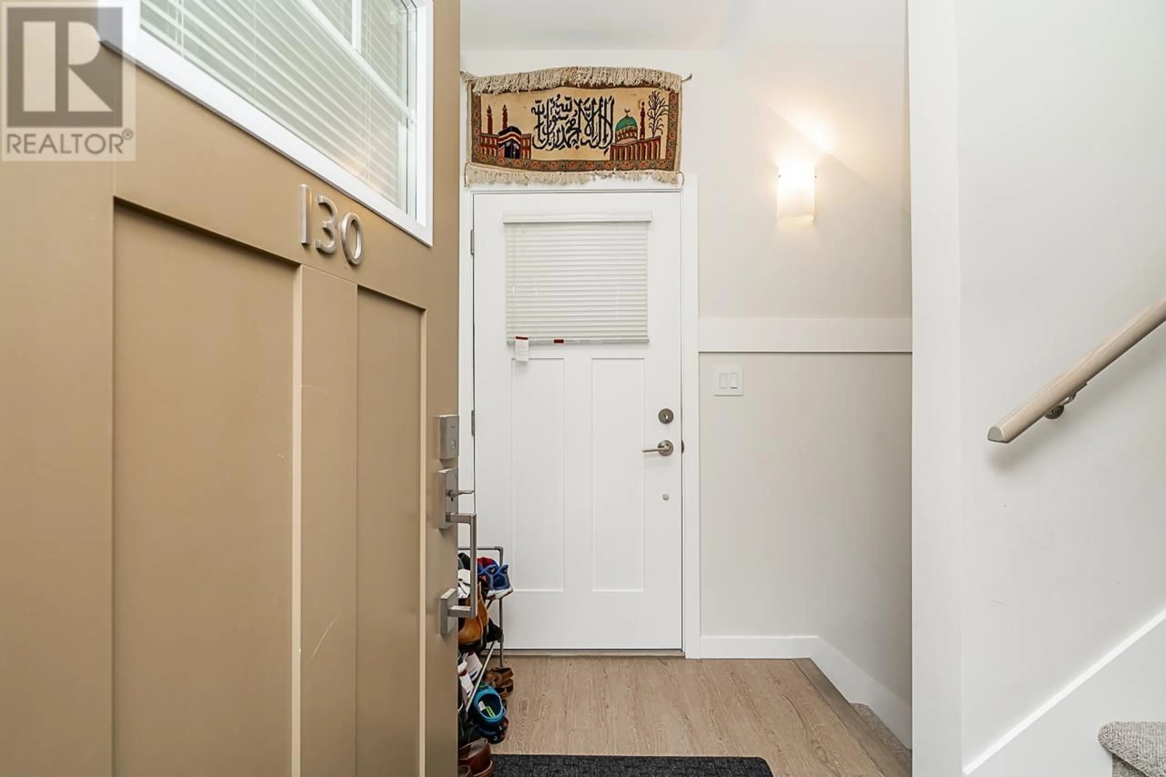 Indoor entryway for 130 19451 SUTTON AVENUE, Pitt Meadows British Columbia V3Y0G6