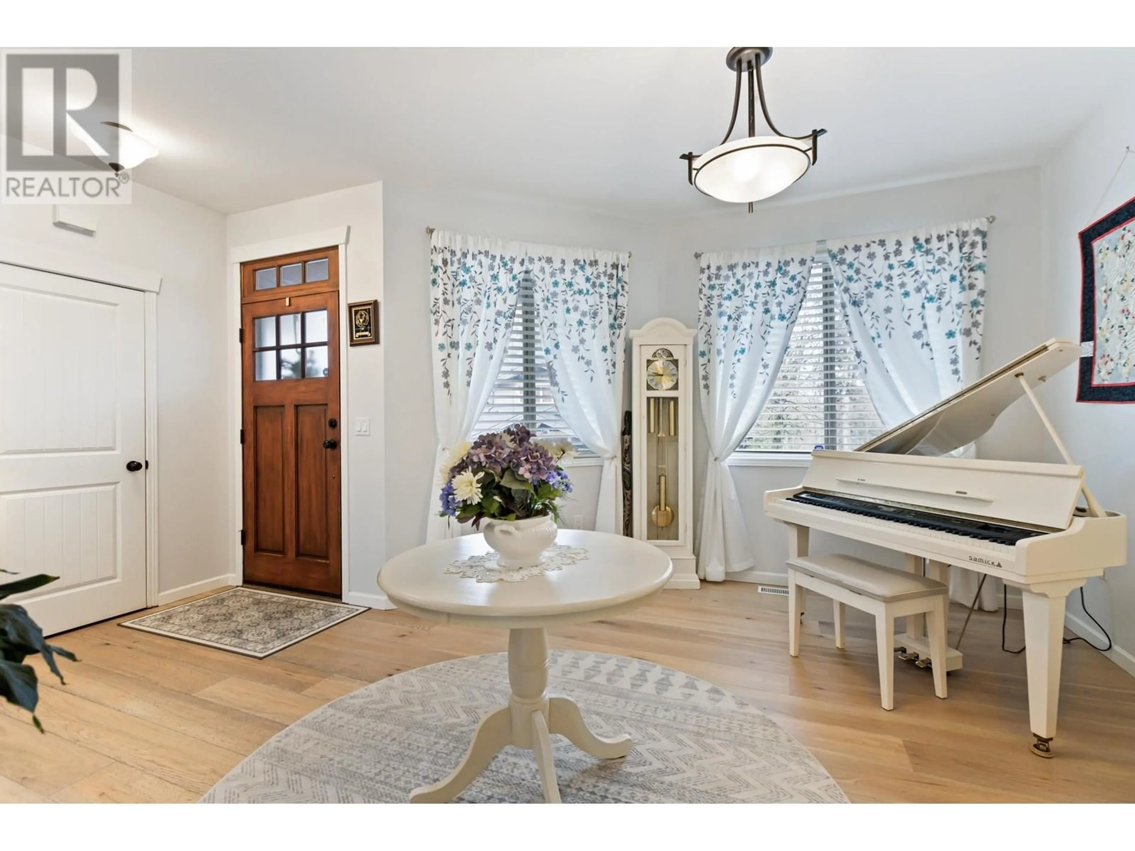 Indoor entryway for 75 24185 106B AVENUE, Maple Ridge British Columbia V2W0C6