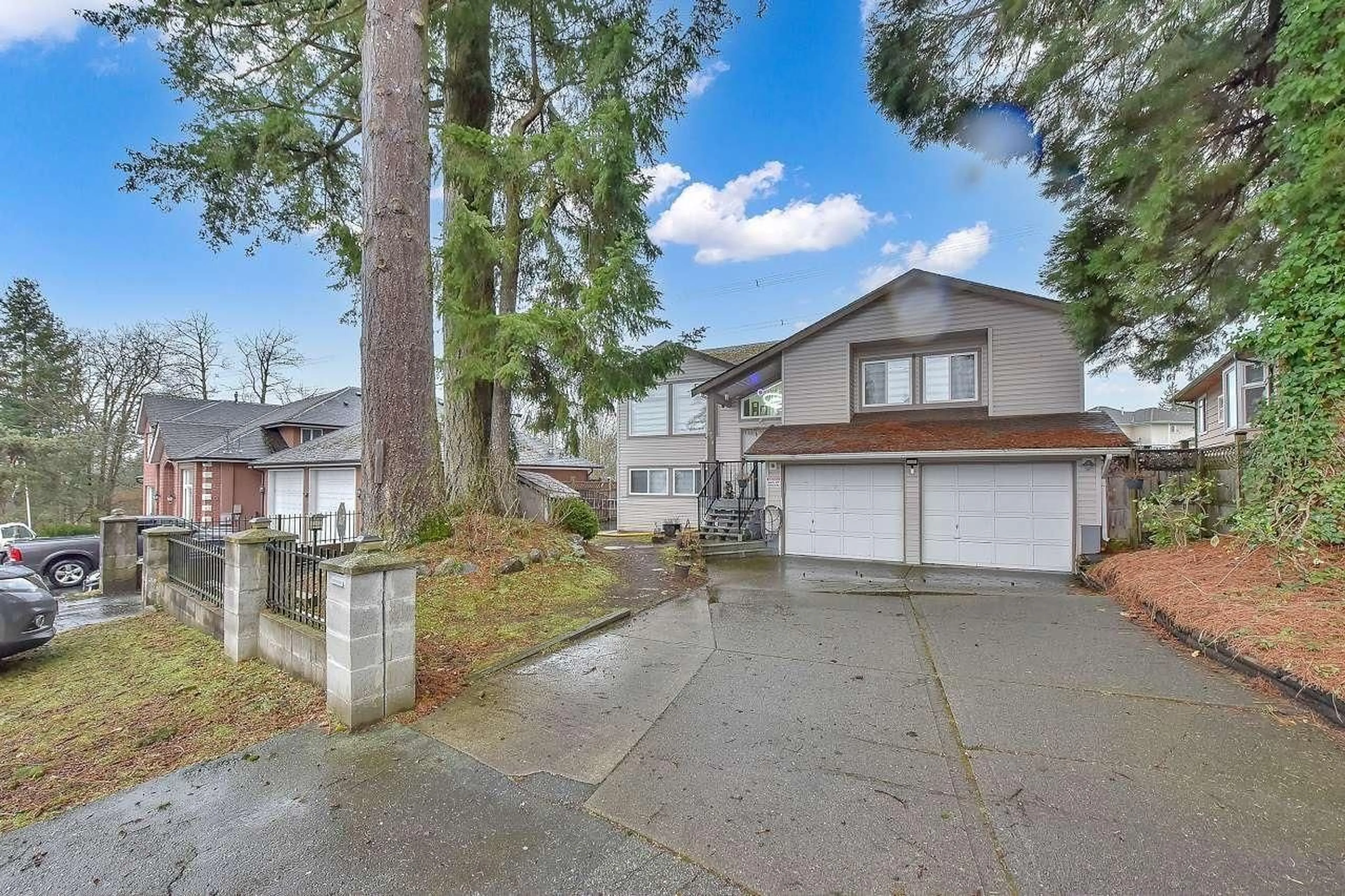 A pic from outside/outdoor area/front of a property/back of a property/a pic from drone, street for 14258 GROSVENOR ROAD, Surrey British Columbia V3R5H2