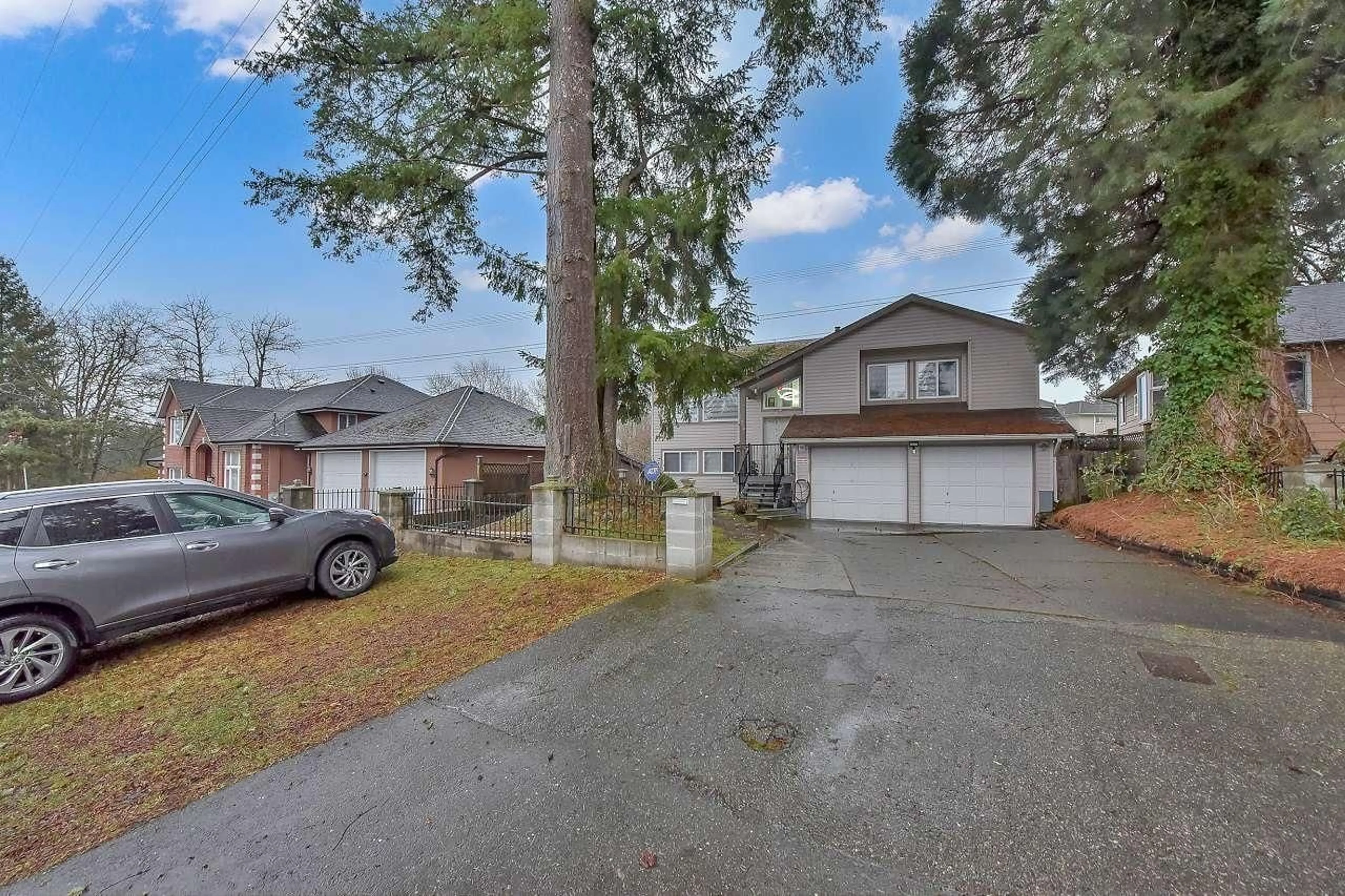 A pic from outside/outdoor area/front of a property/back of a property/a pic from drone, street for 14258 GROSVENOR ROAD, Surrey British Columbia V3R5H2