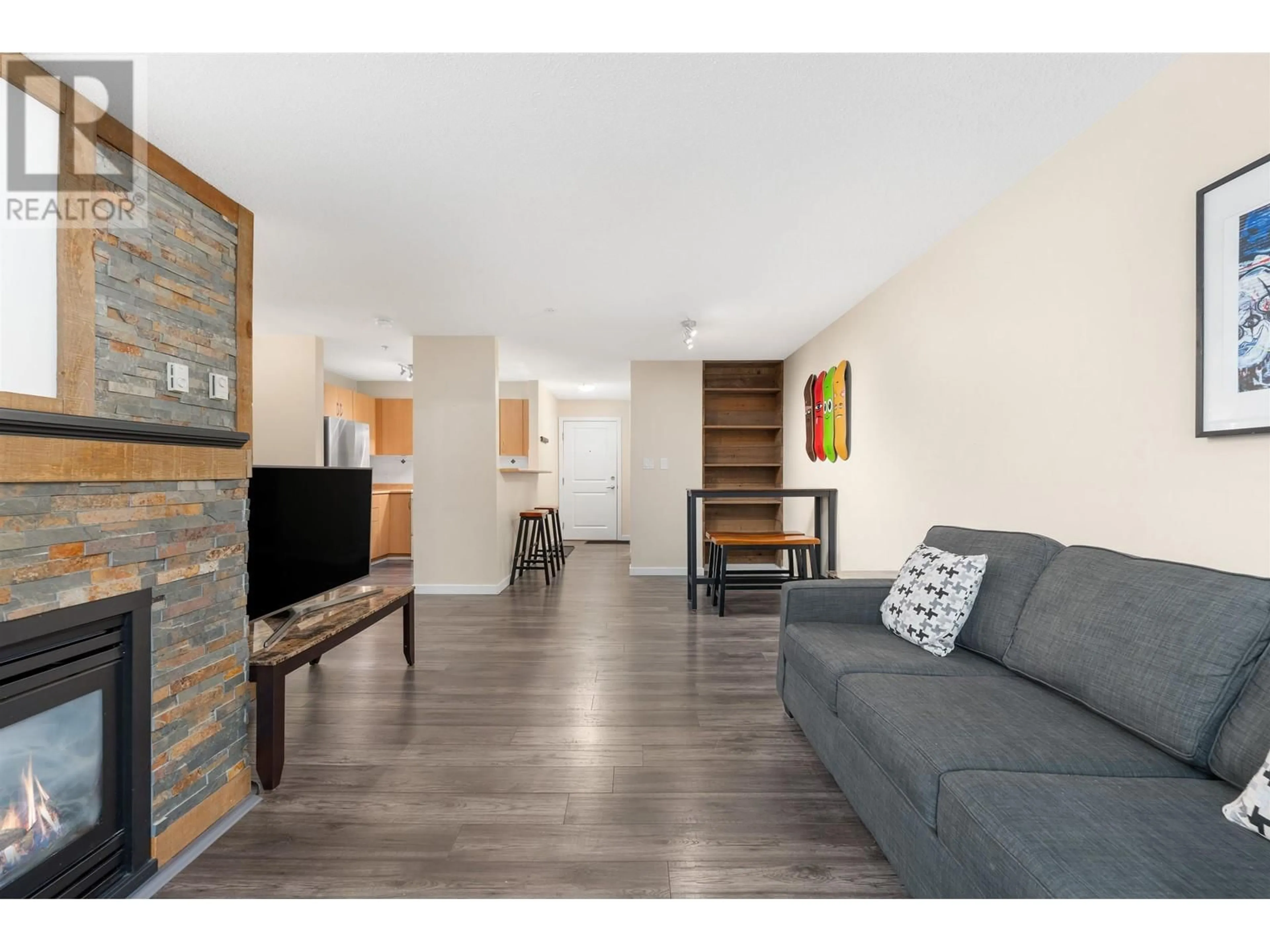 Living room with furniture, wood/laminate floor for 109 - 38003 SECOND AVENUE, Squamish British Columbia V8B0C4