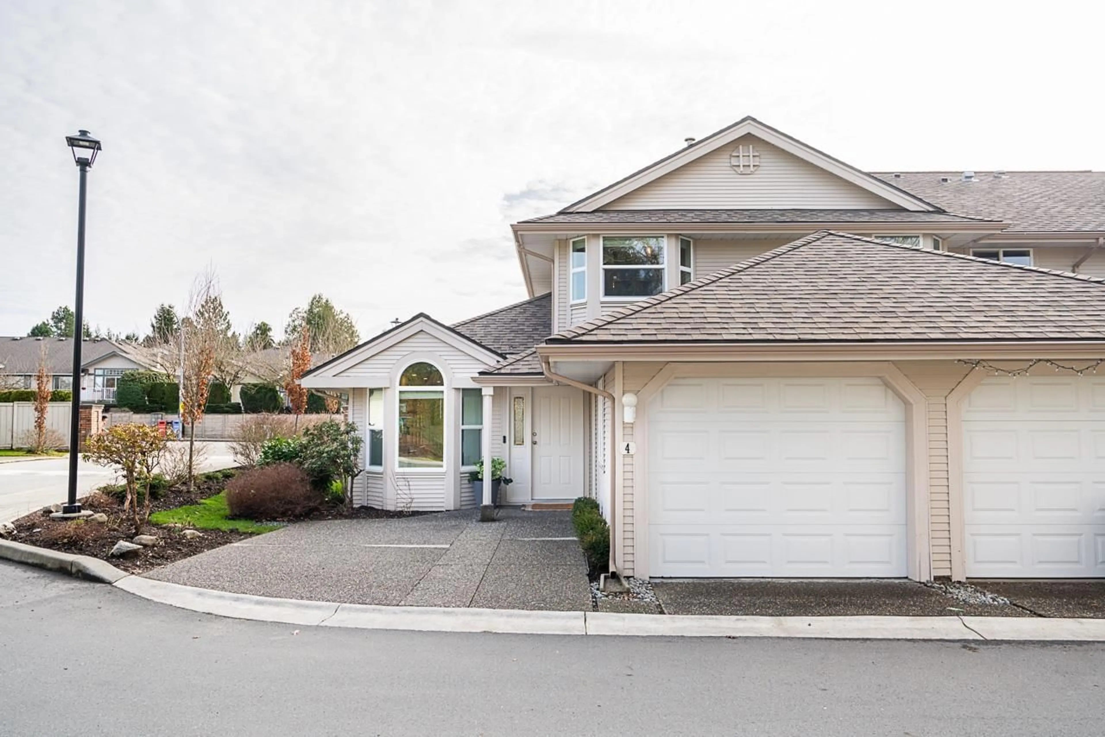 Home with vinyl exterior material, street for 4 9045 WALNUT GROVE DRIVE, Langley British Columbia V1M2E1