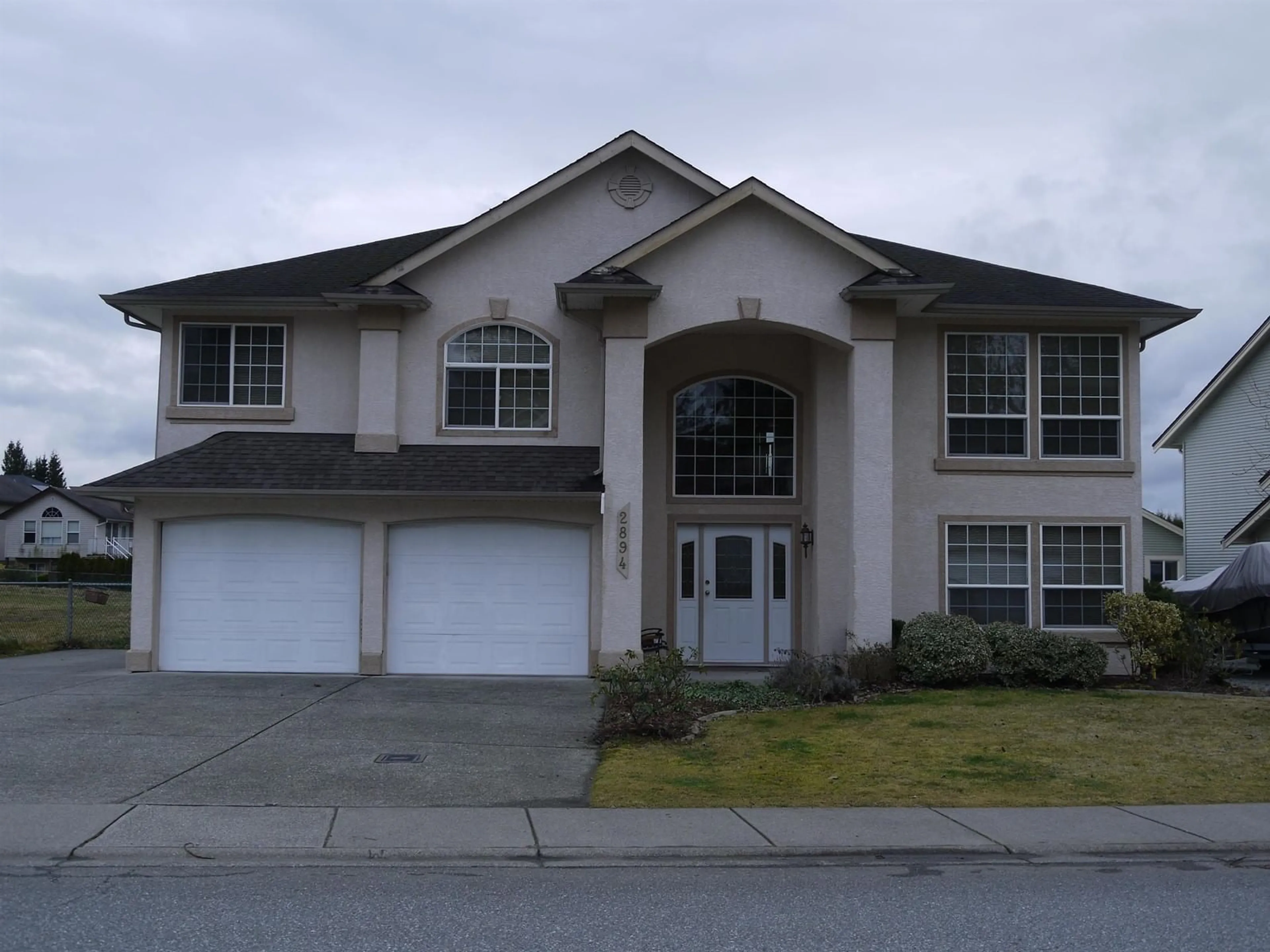 Home with vinyl exterior material, street for 2894 BLACKHAM DRIVE, Abbotsford British Columbia V2S8H3