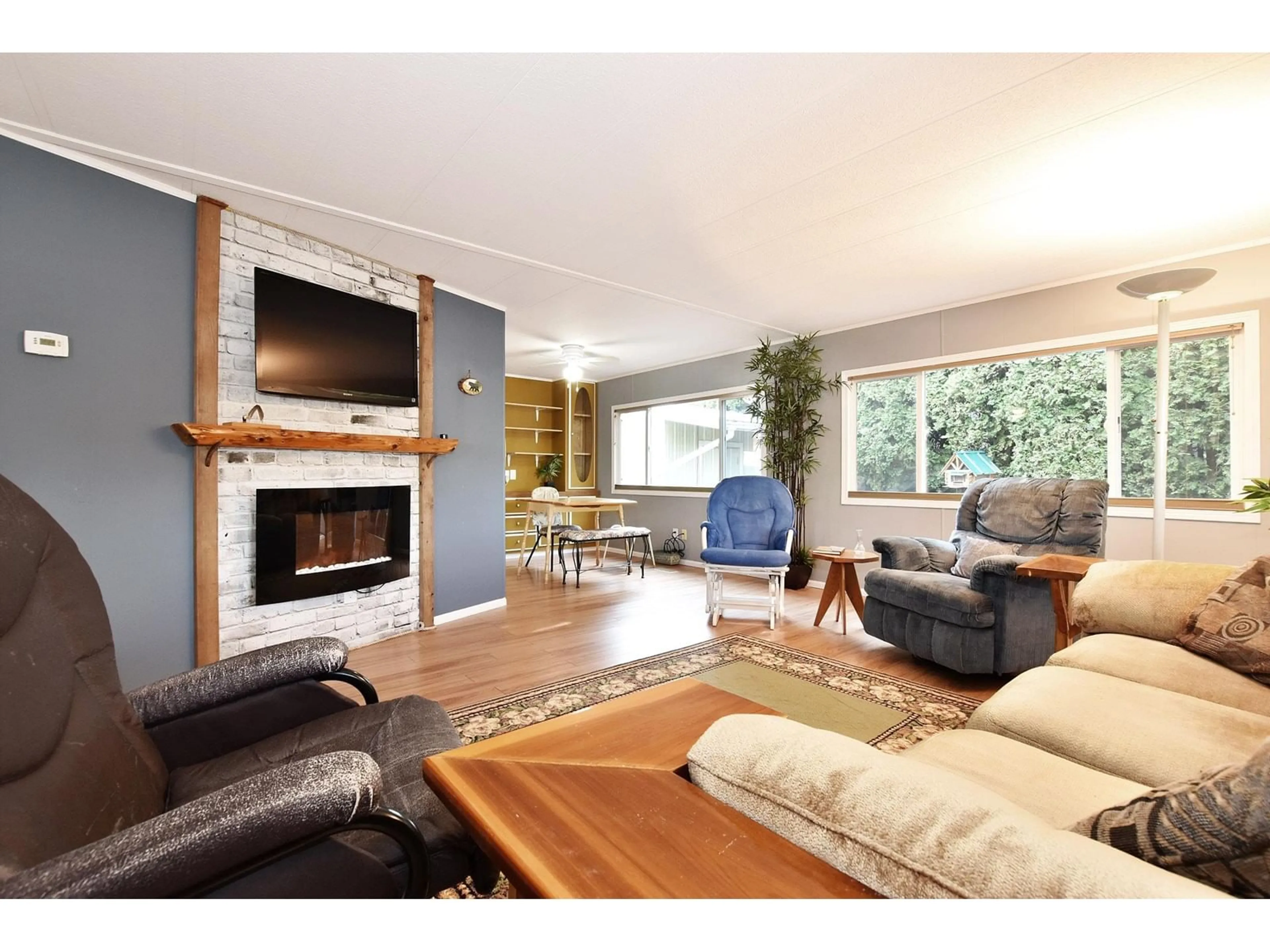 Living room with furniture, wood/laminate floor for 33892 GILMOUR DRIVE, Abbotsford British Columbia V2S5H4