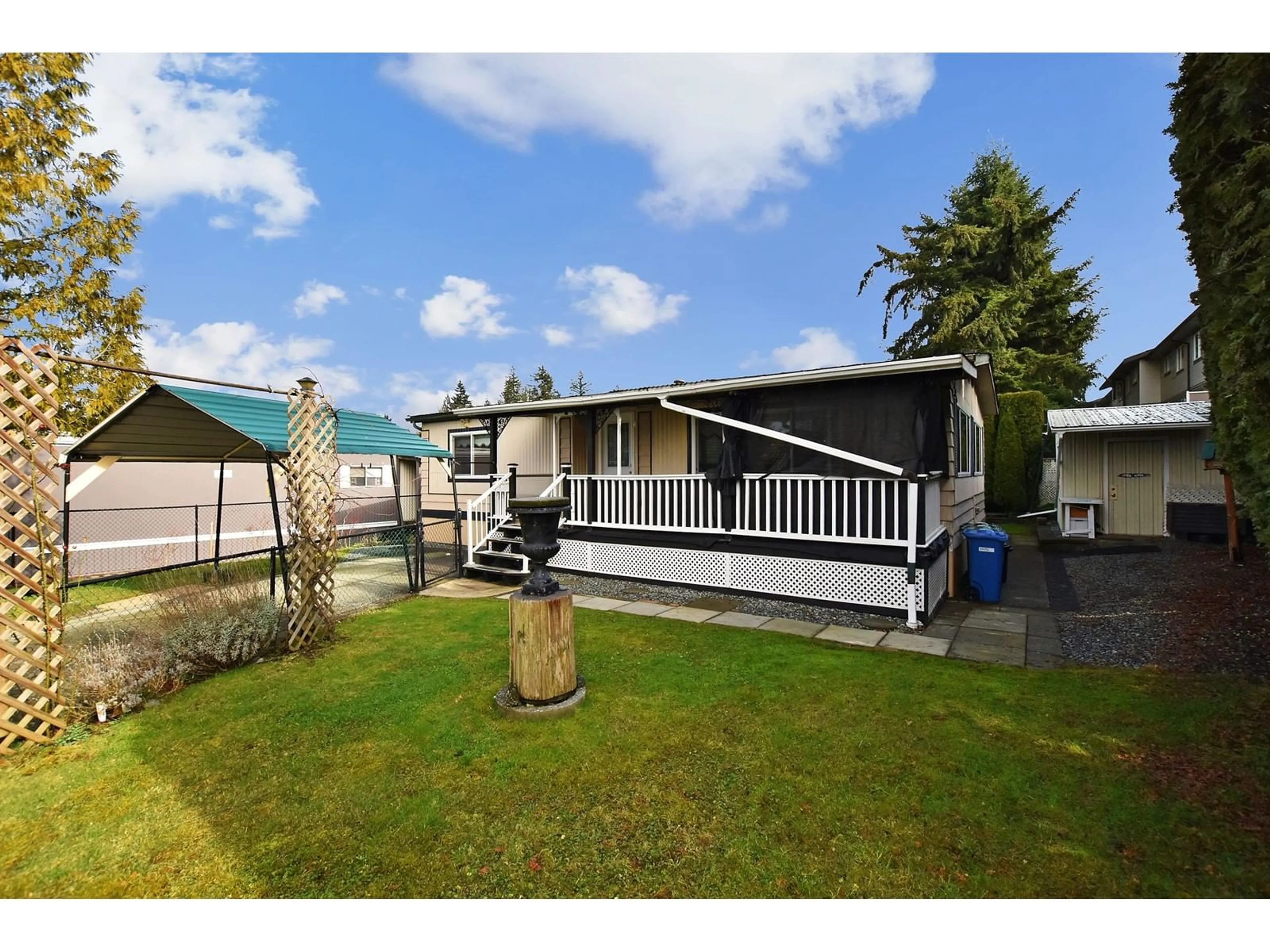 Home with vinyl exterior material, street for 33892 GILMOUR DRIVE, Abbotsford British Columbia V2S5H4