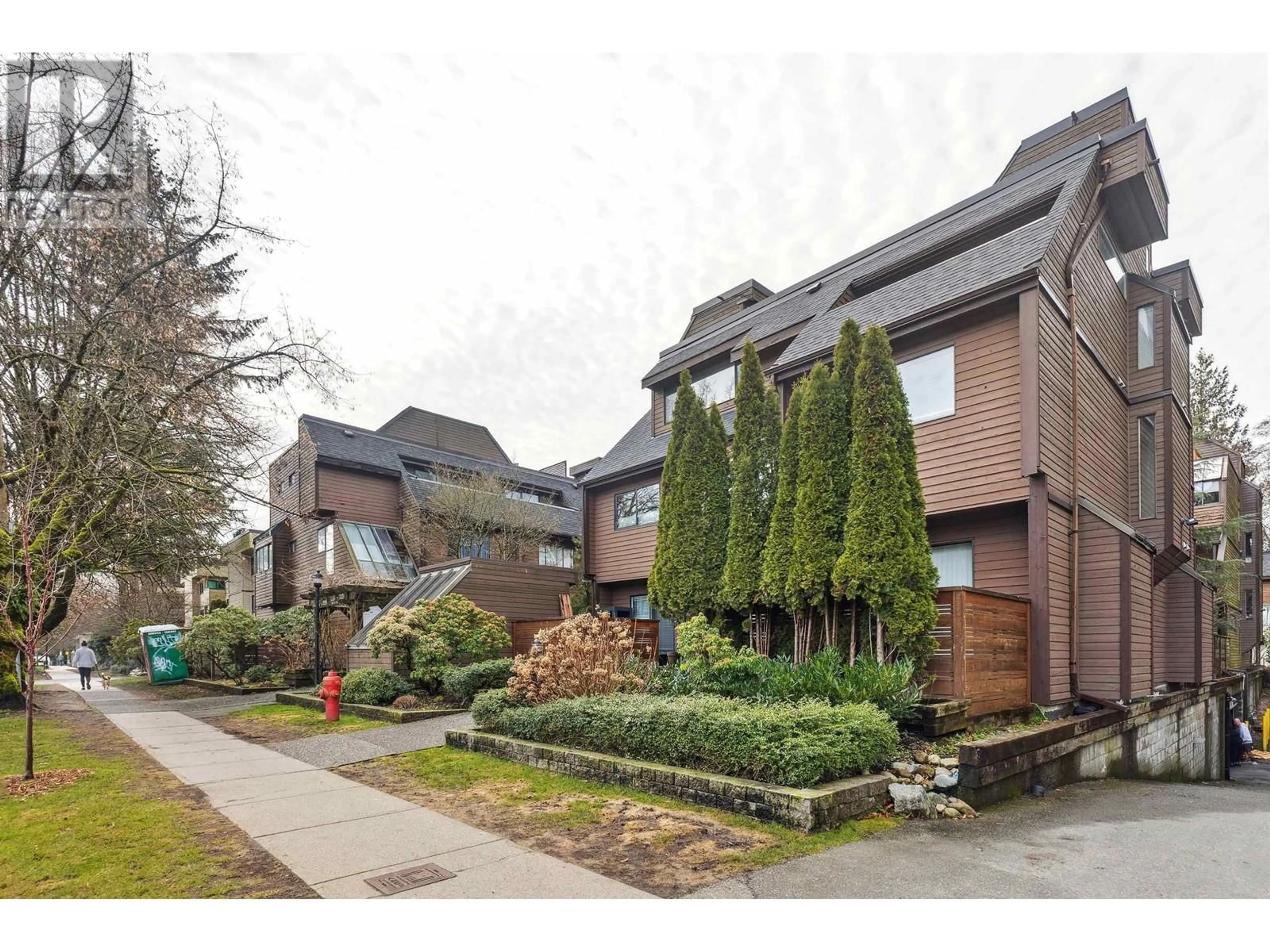 Home with brick exterior material, street for 3281 MOUNTAIN HIGHWAY, North Vancouver British Columbia V7K2H4