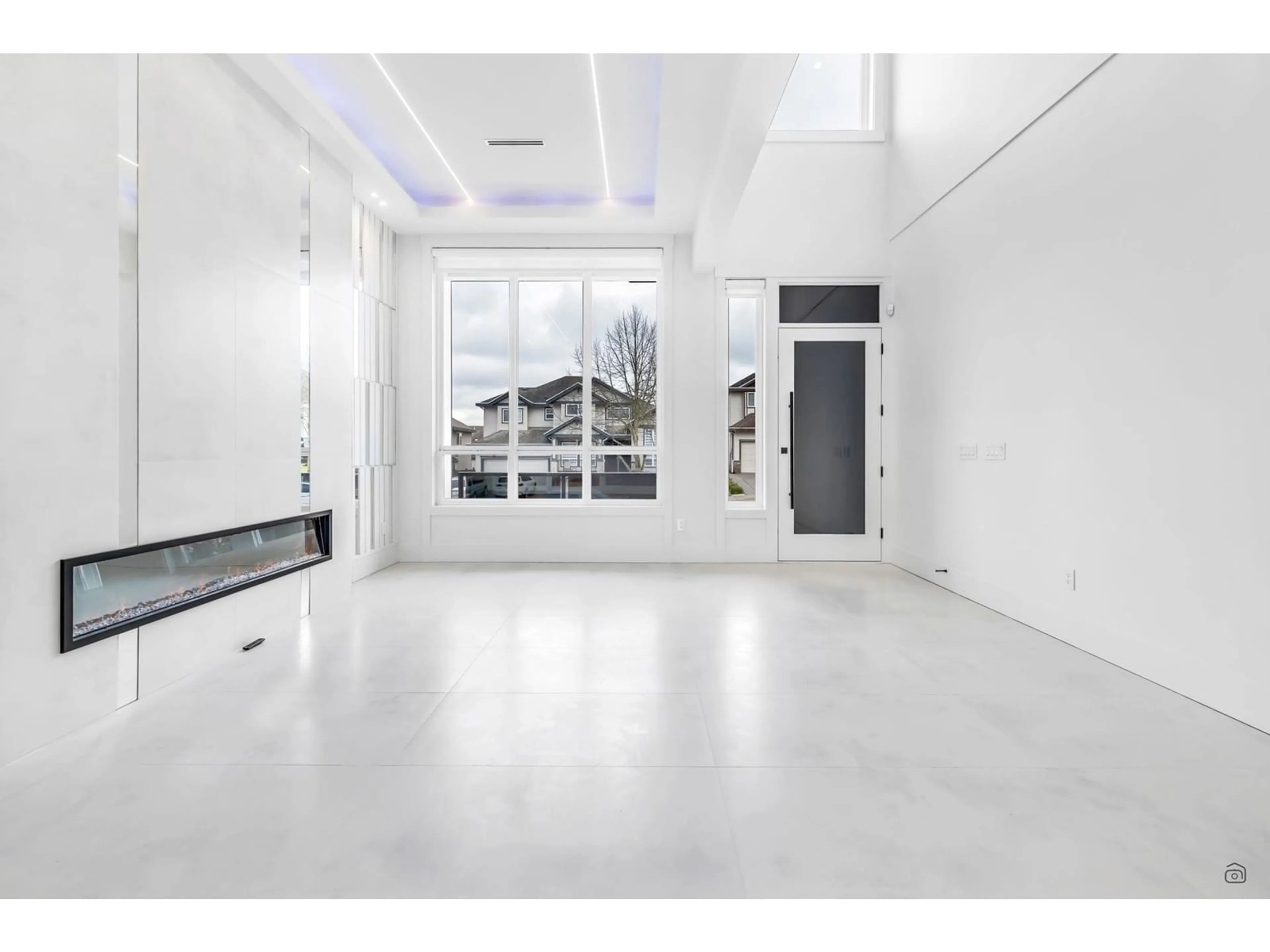 Indoor foyer for 6161 164A STREET, Surrey British Columbia V3S3V8