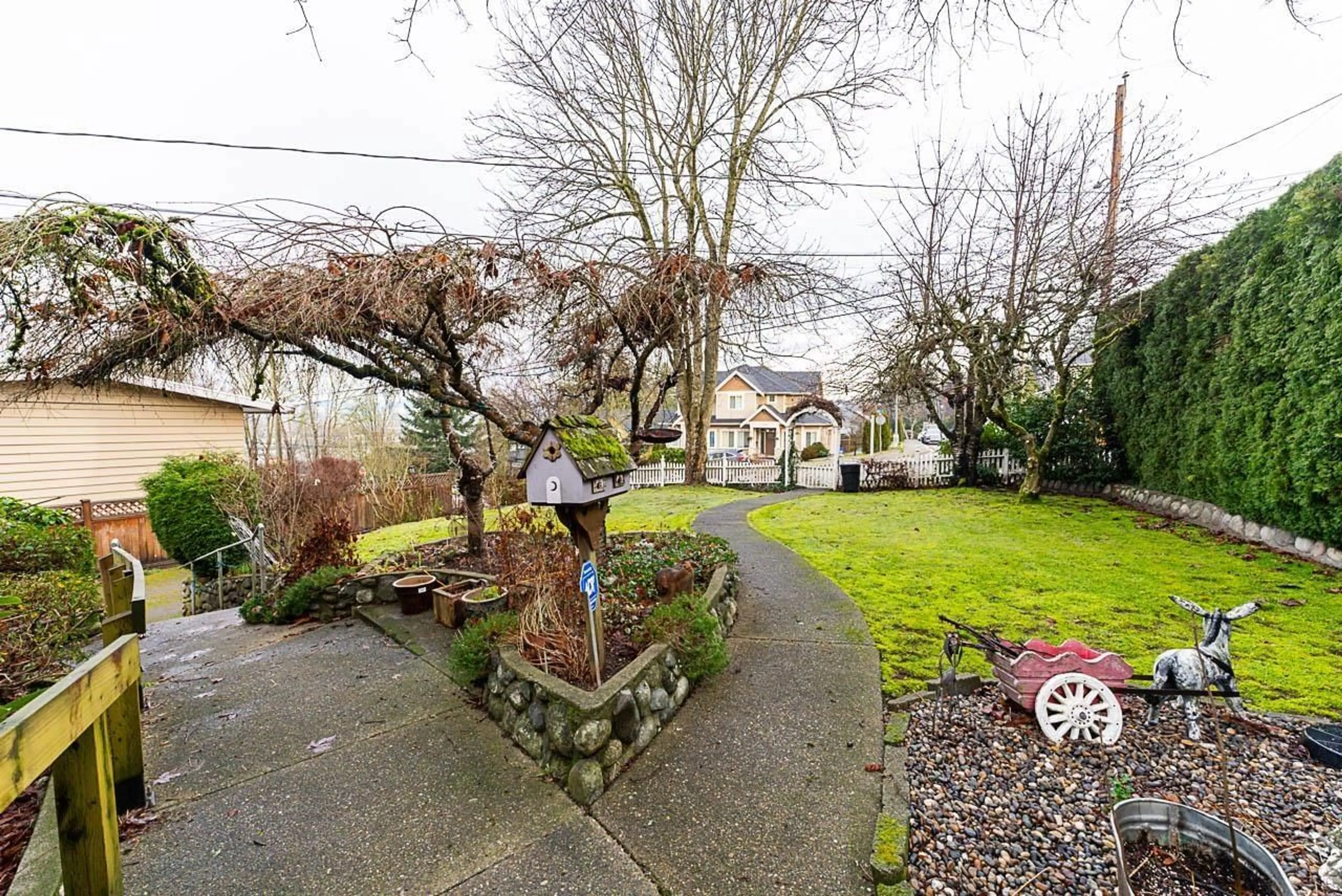 A pic from outside/outdoor area/front of a property/back of a property/a pic from drone, street for 11096 92A AVENUE, Delta British Columbia V4C3L8